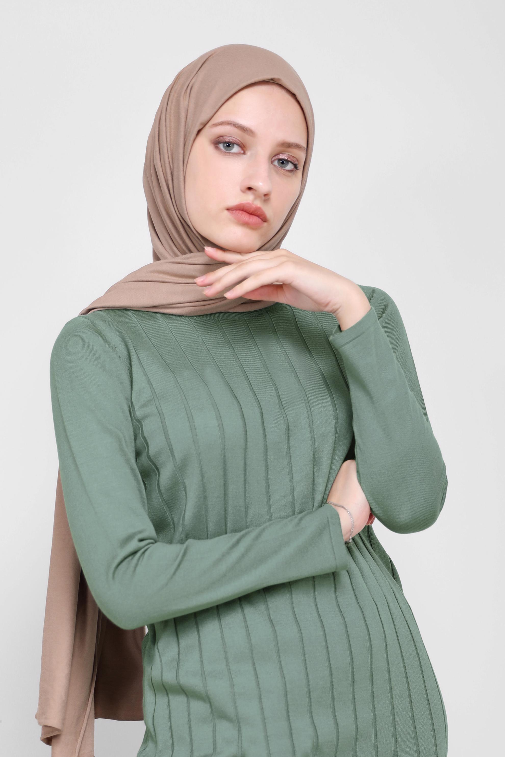 Tesettür giyim YEŞİL KENDİNDEN DESENLİ BASIC İKİLİ PANT. TRİKO TAKIM 42081 