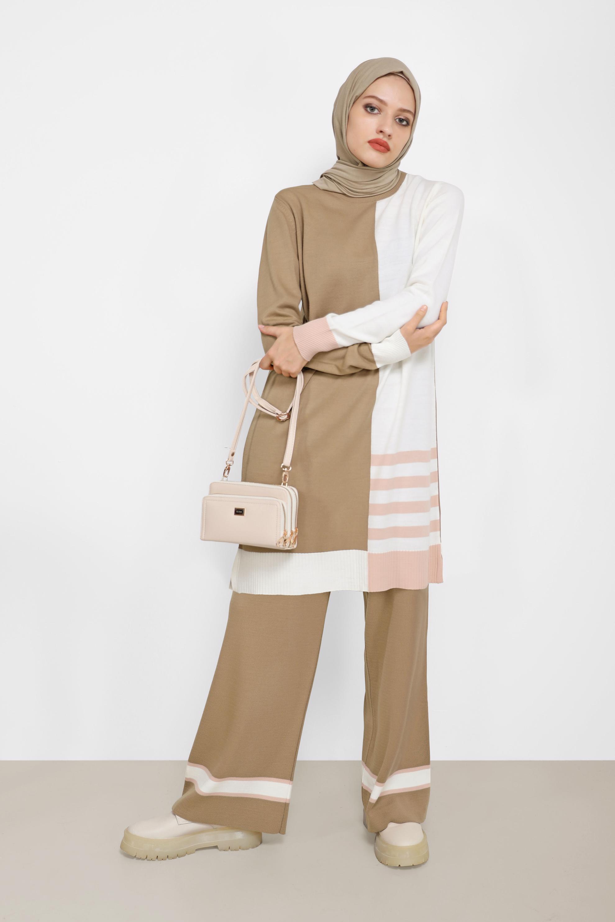 Tesettür giyim KAHVE ÜÇ RENKLİ ŞERİT DETAYLI PANT.TRİKO TAKIM 42117 
