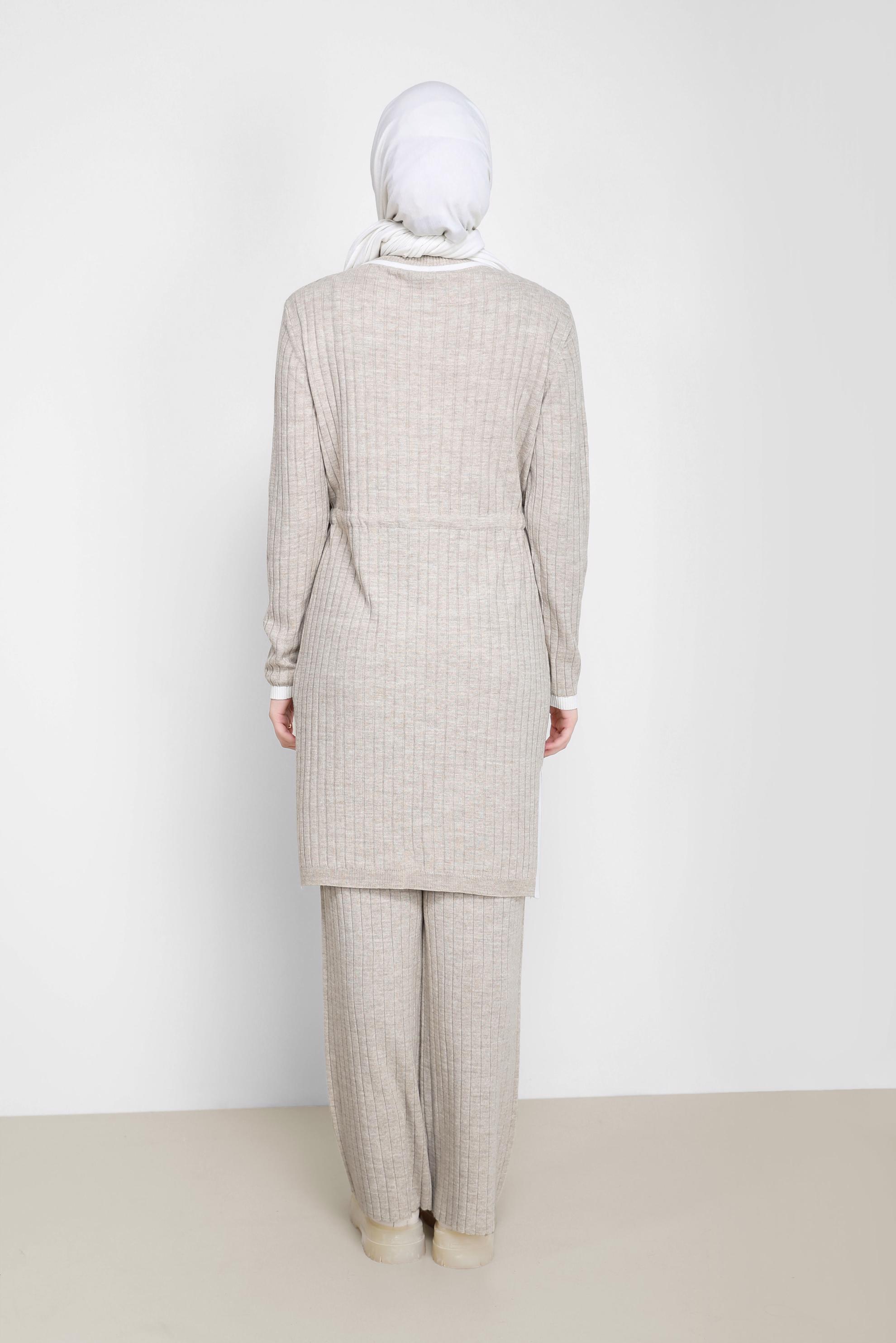 Tesettür giyim BEJ BELDEN BAĞLAMALI İKİLİ PANT.TRİKO TAKIM 42123 