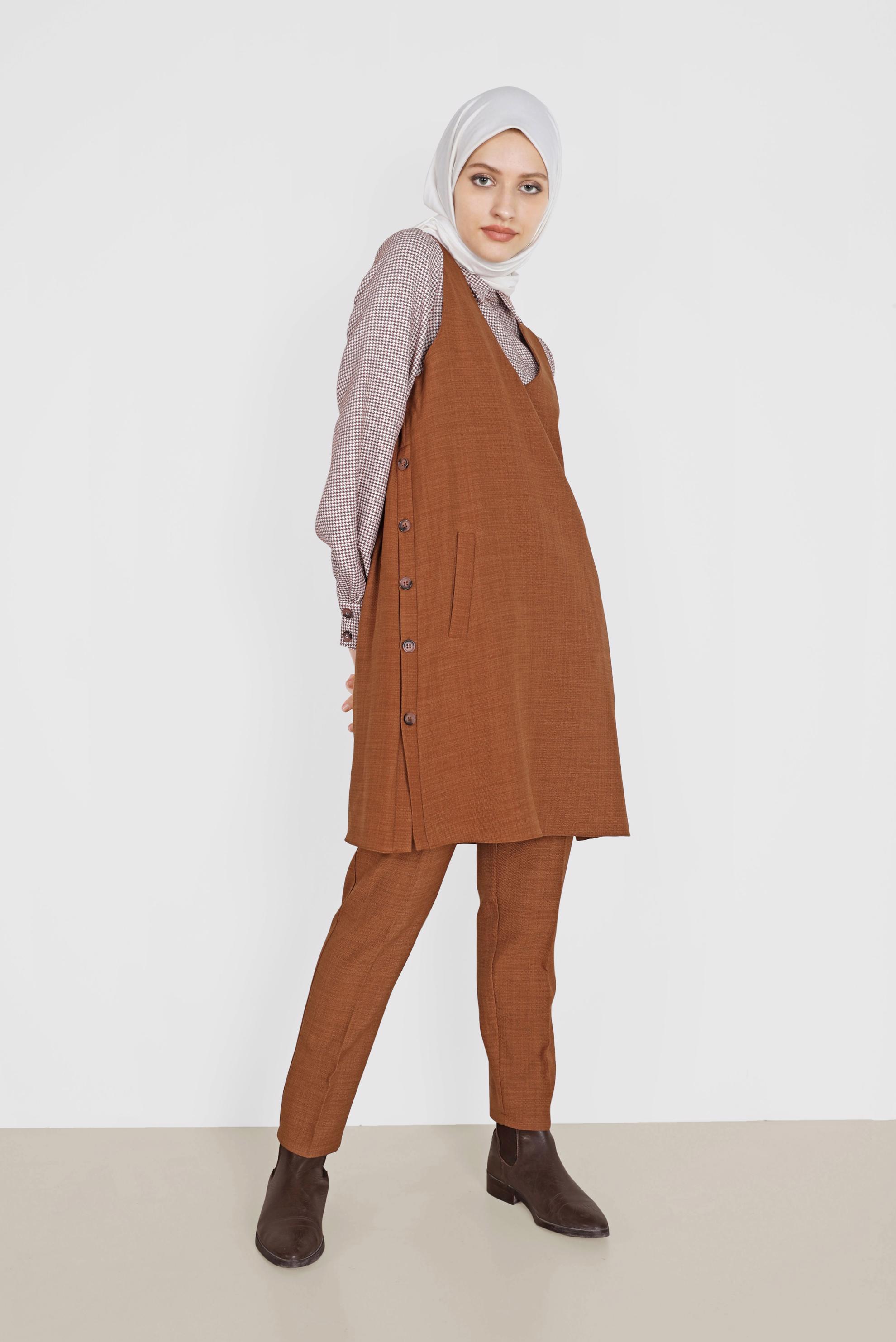 Tesettür giyim KAHVE DÜĞME DETAYLI ÜÇLÜ PANT. TAKIM 42162 