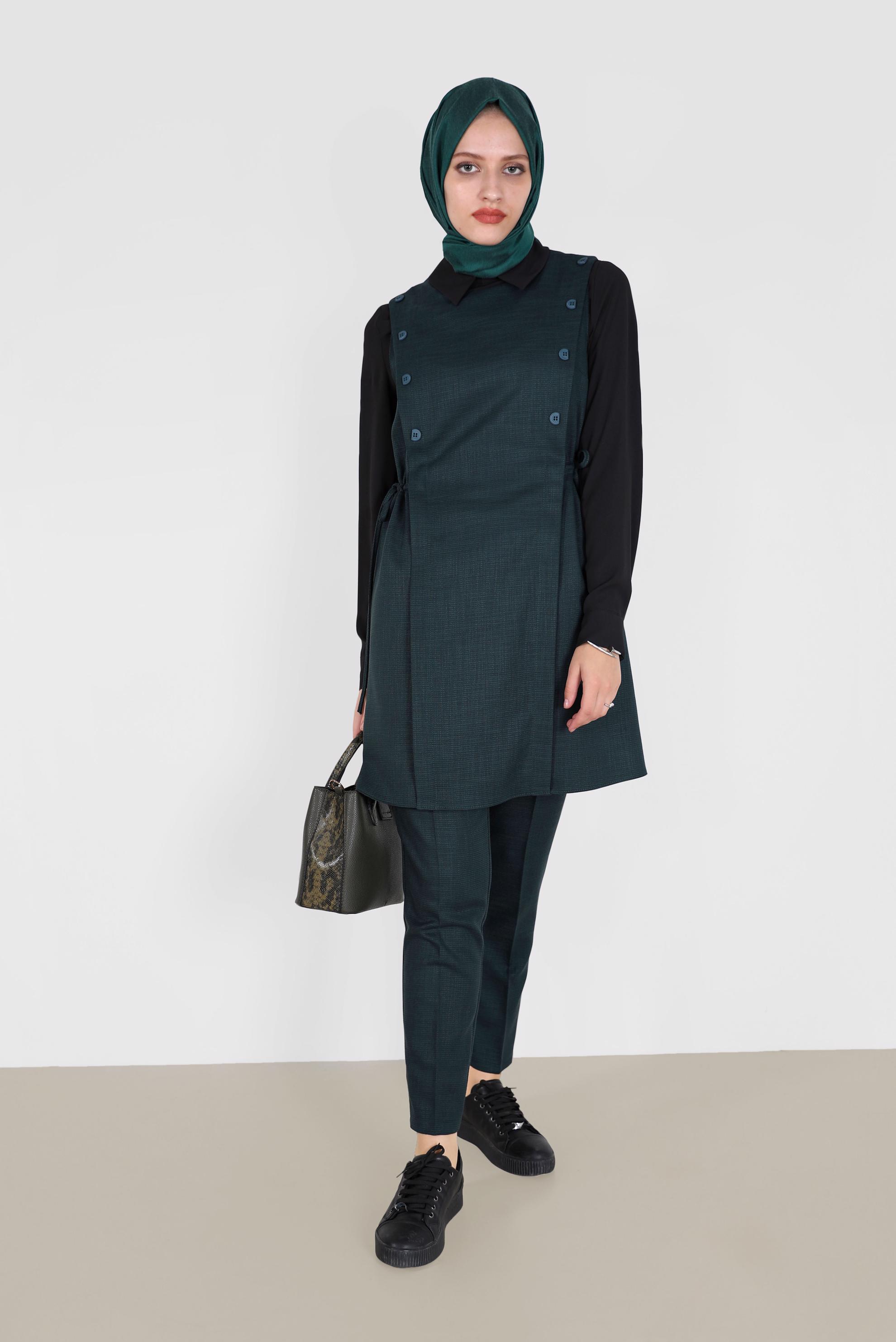 Tesettür giyim YEŞİL BELDEN BÜZGÜLÜ DÜĞME DETAYLI İKİLİ PANT. TAKIM 42187