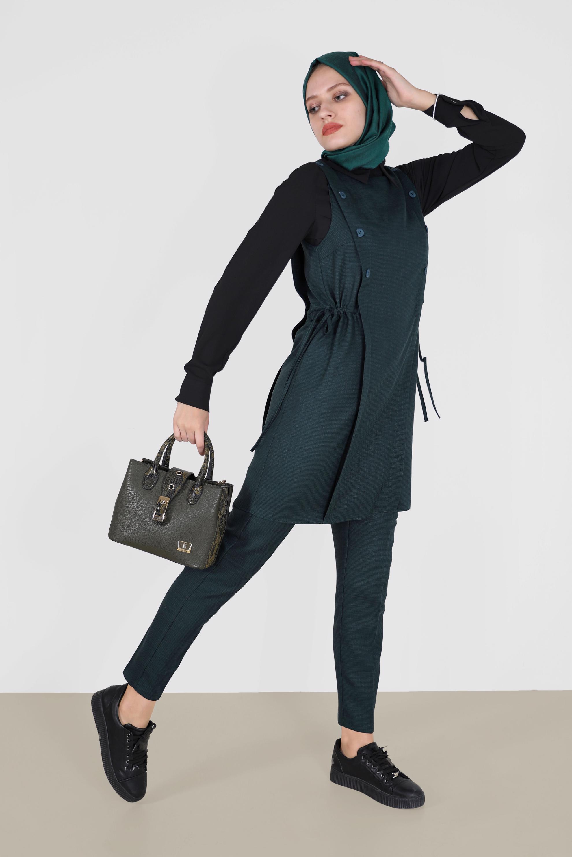 Tesettür giyim YEŞİL BELDEN BÜZGÜLÜ DÜĞME DETAYLI İKİLİ PANT. TAKIM 42187