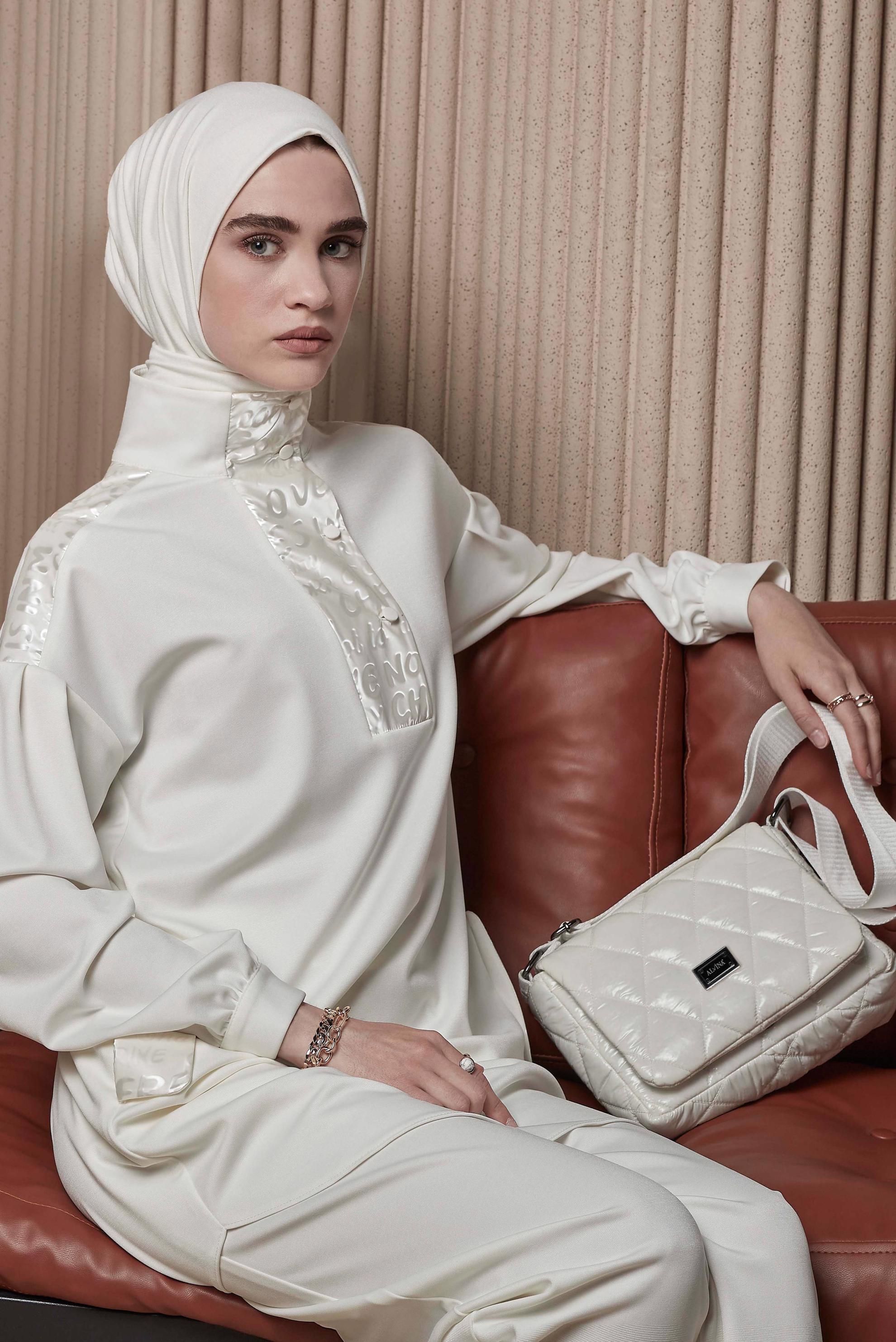 Tesettür giyim BEYAZ YAZI BASKILI İKİLİ PANT. TAKIM 42264 