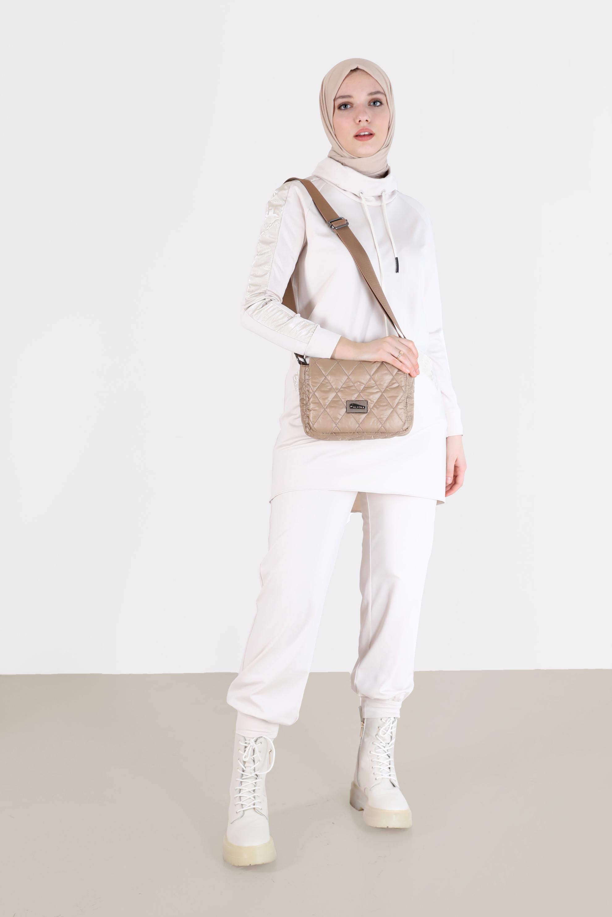 Tesettür giyim BEJ YAZI BASKILI DERİ DETAYLI İKİLİ PANT. TAKIM 42265