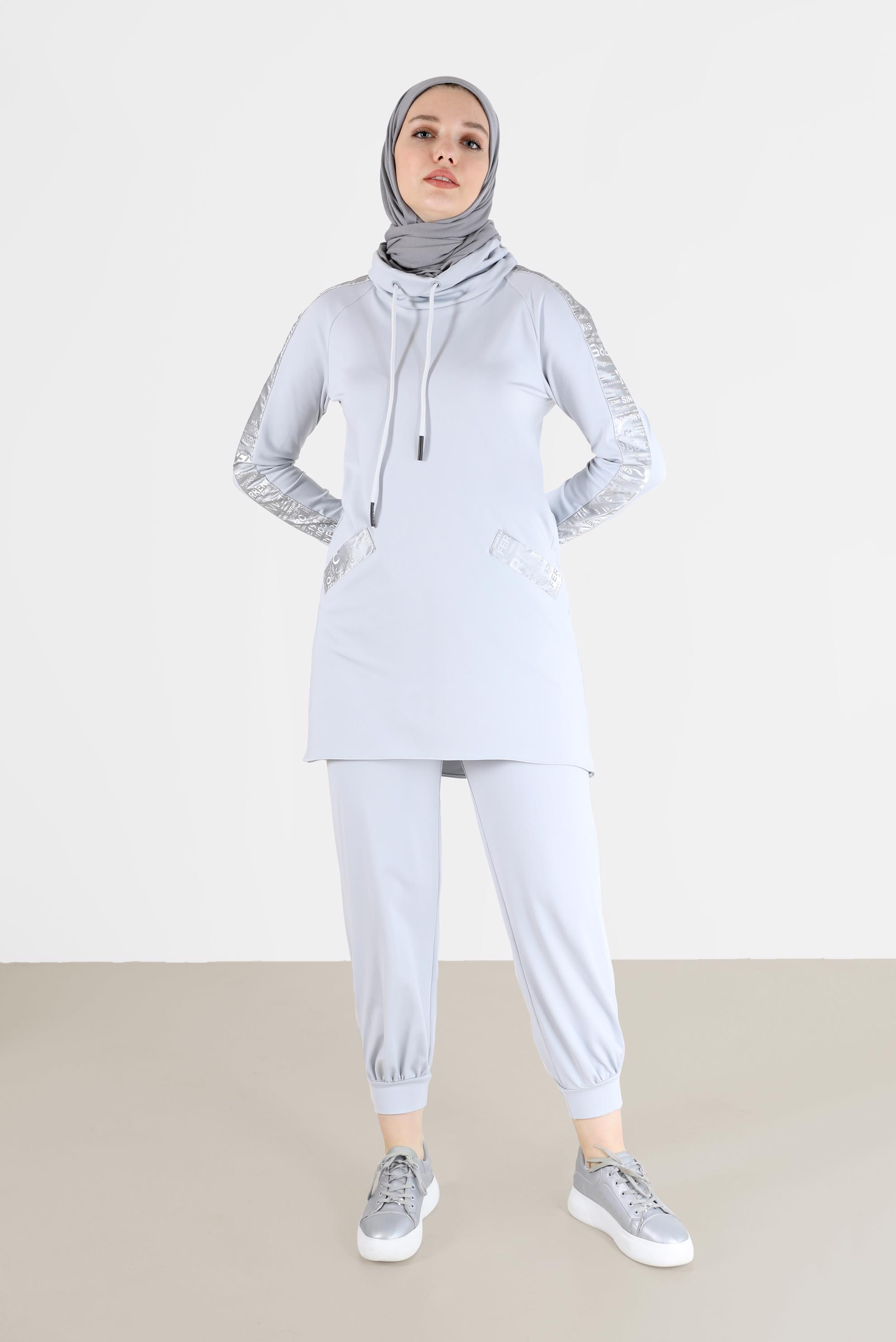 Tesettür giyim GÜMÜŞ YAZI BASKILI DERİ DETAYLI İKİLİ PANT. TAKIM 42265