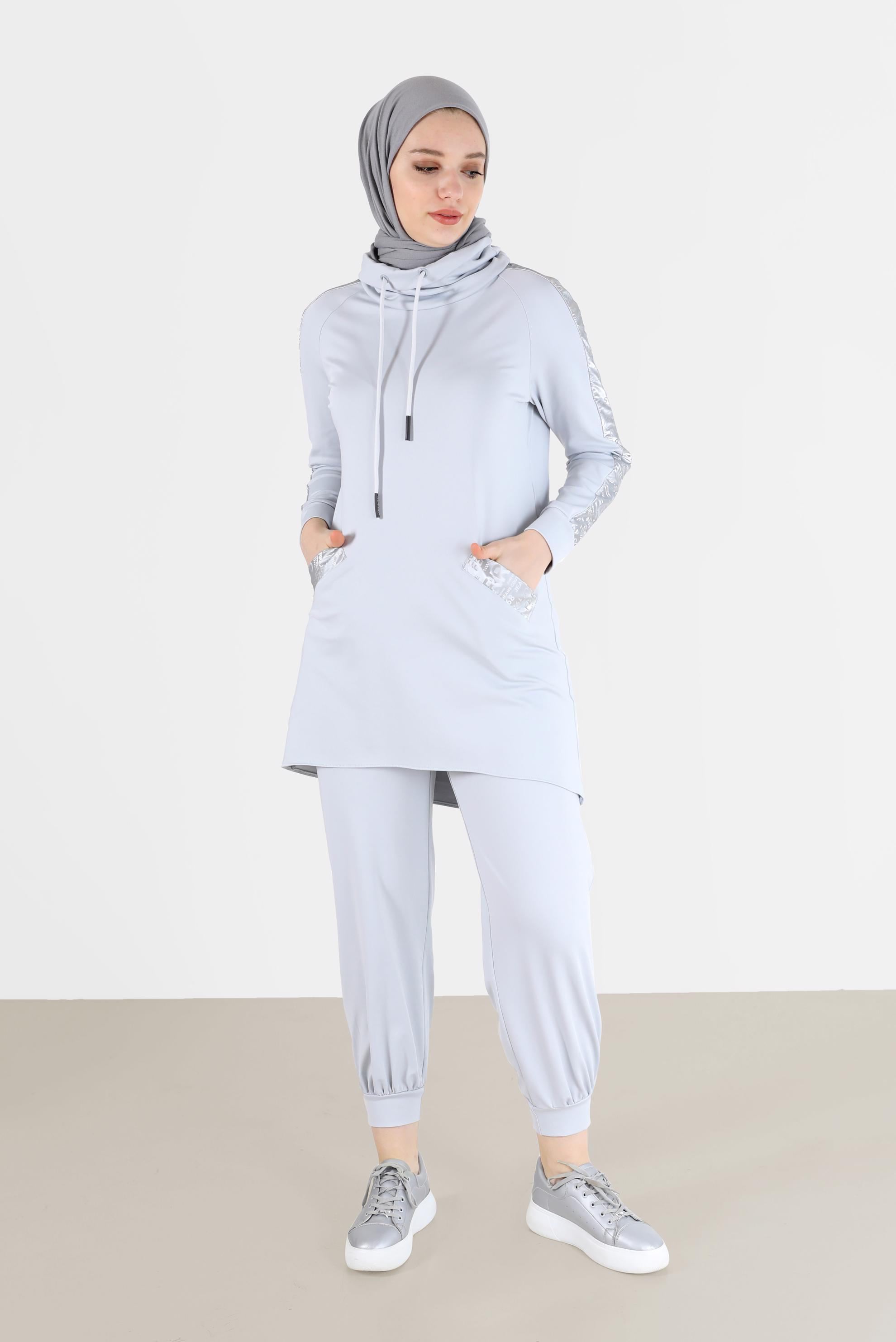 Tesettür giyim GÜMÜŞ YAZI BASKILI DERİ DETAYLI İKİLİ PANT. TAKIM 42265