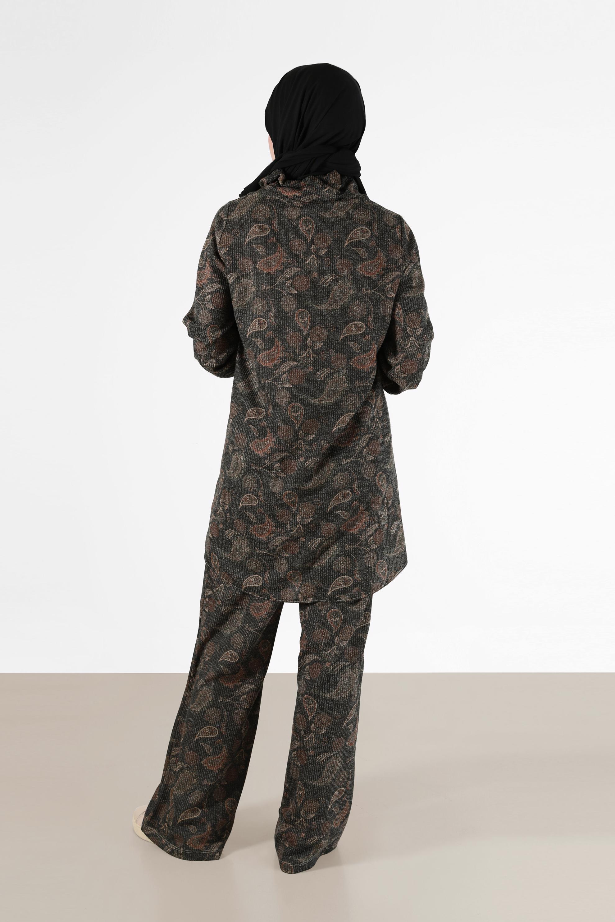 Tesettür giyim SİYAH MANŞETLERİ LASTİKLİ BALIKÇI YAKA DESENLİ İKİLİ PANT. TAKIM 42280 