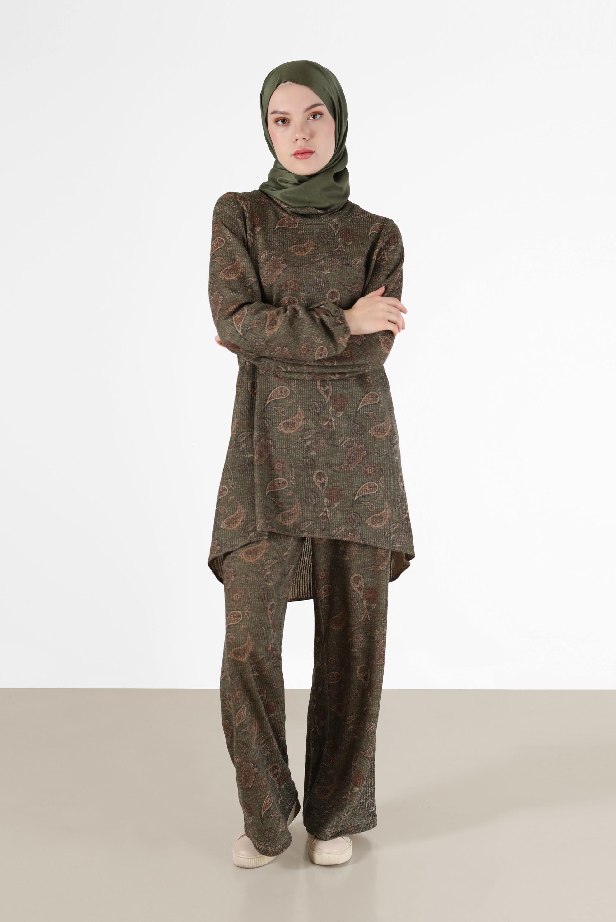 Tesettür giyim HAKİ MANŞETLERİ LASTİKLİ BALIKÇI YAKA DESENLİ İKİLİ PANT. TAKIM 42280 