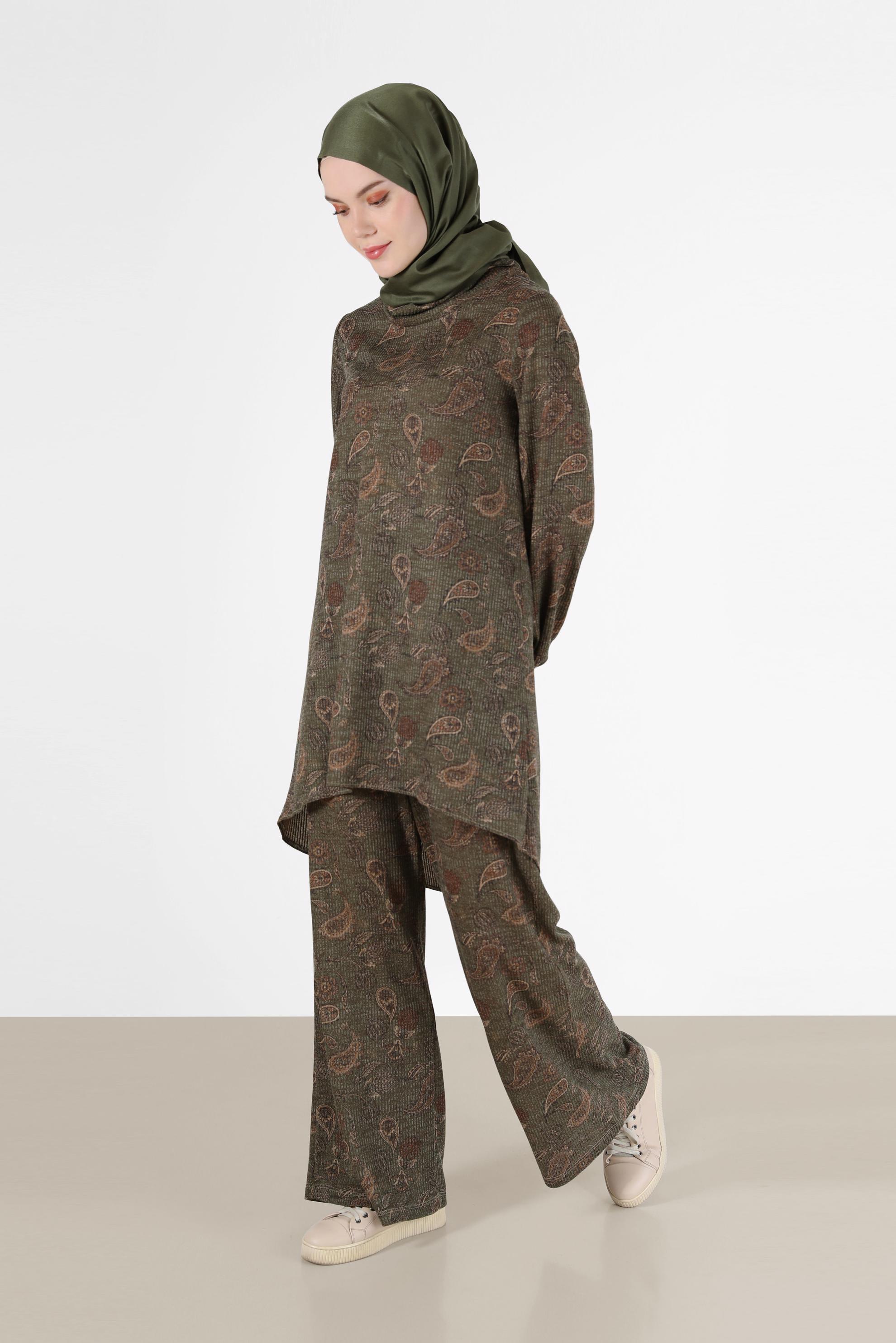 Tesettür giyim HAKİ MANŞETLERİ LASTİKLİ BALIKÇI YAKA DESENLİ İKİLİ PANT. TAKIM 42280 