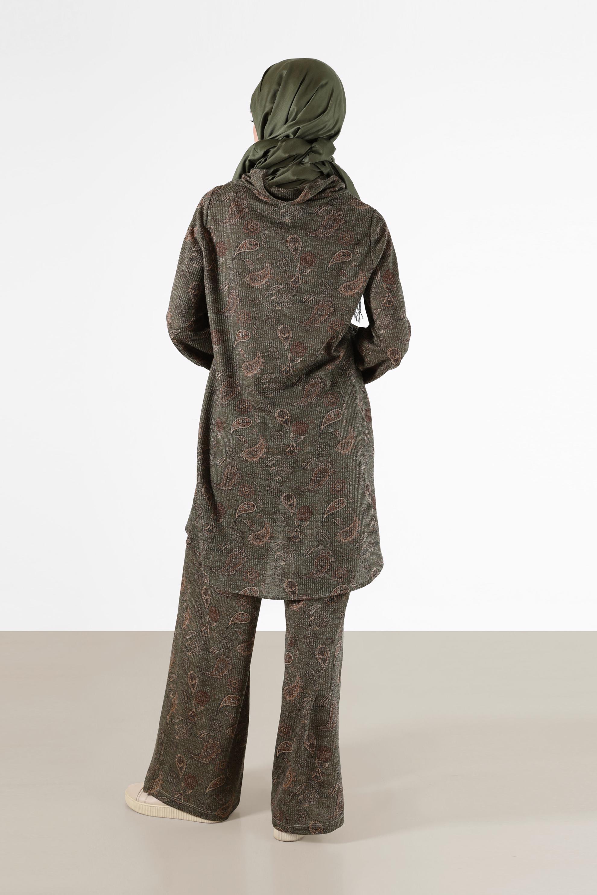 Tesettür giyim HAKİ MANŞETLERİ LASTİKLİ BALIKÇI YAKA DESENLİ İKİLİ PANT. TAKIM 42280 