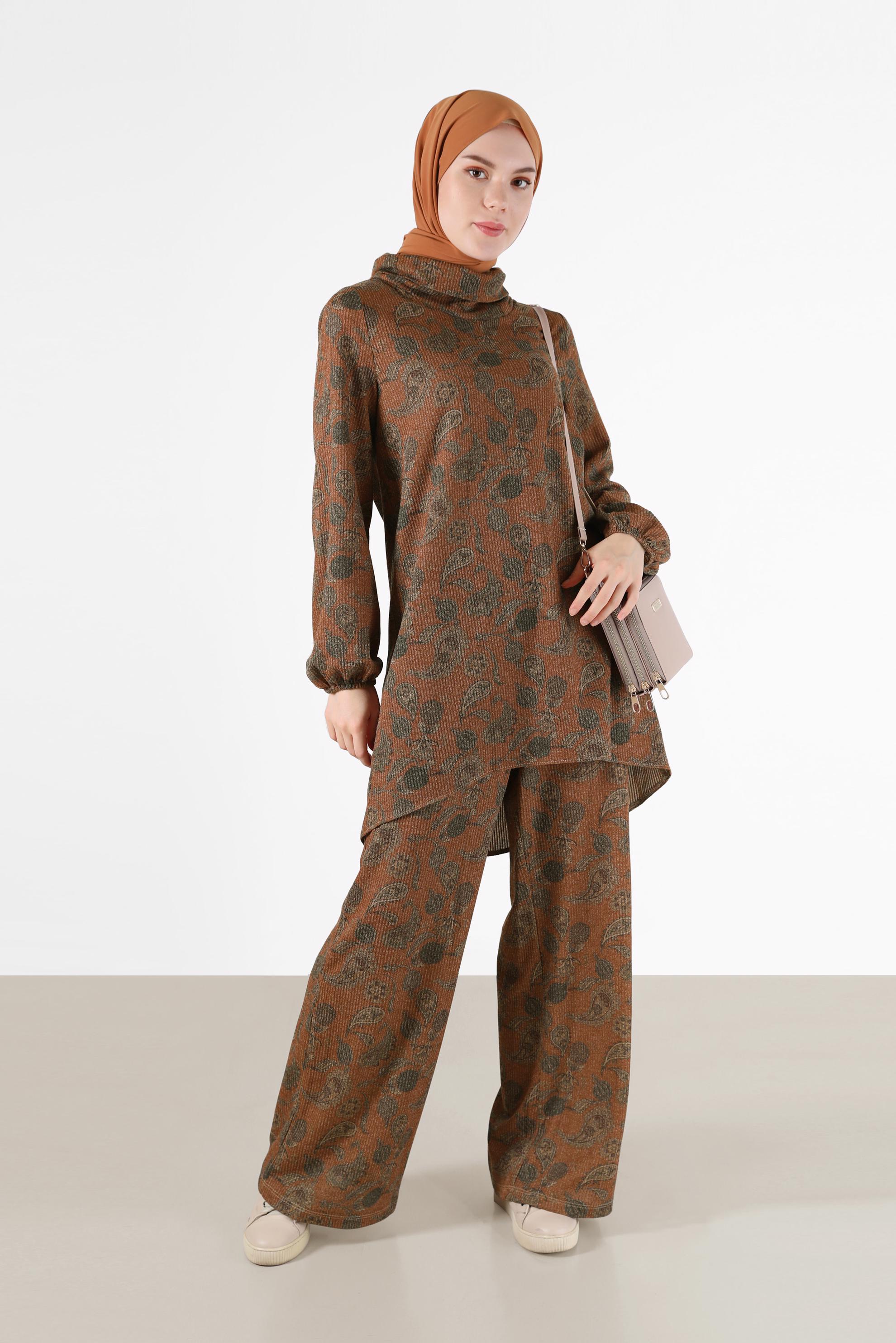 Tesettür giyim TABA MANŞETLERİ LASTİKLİ BALIKÇI YAKA DESENLİ İKİLİ PANT. TAKIM 42280 