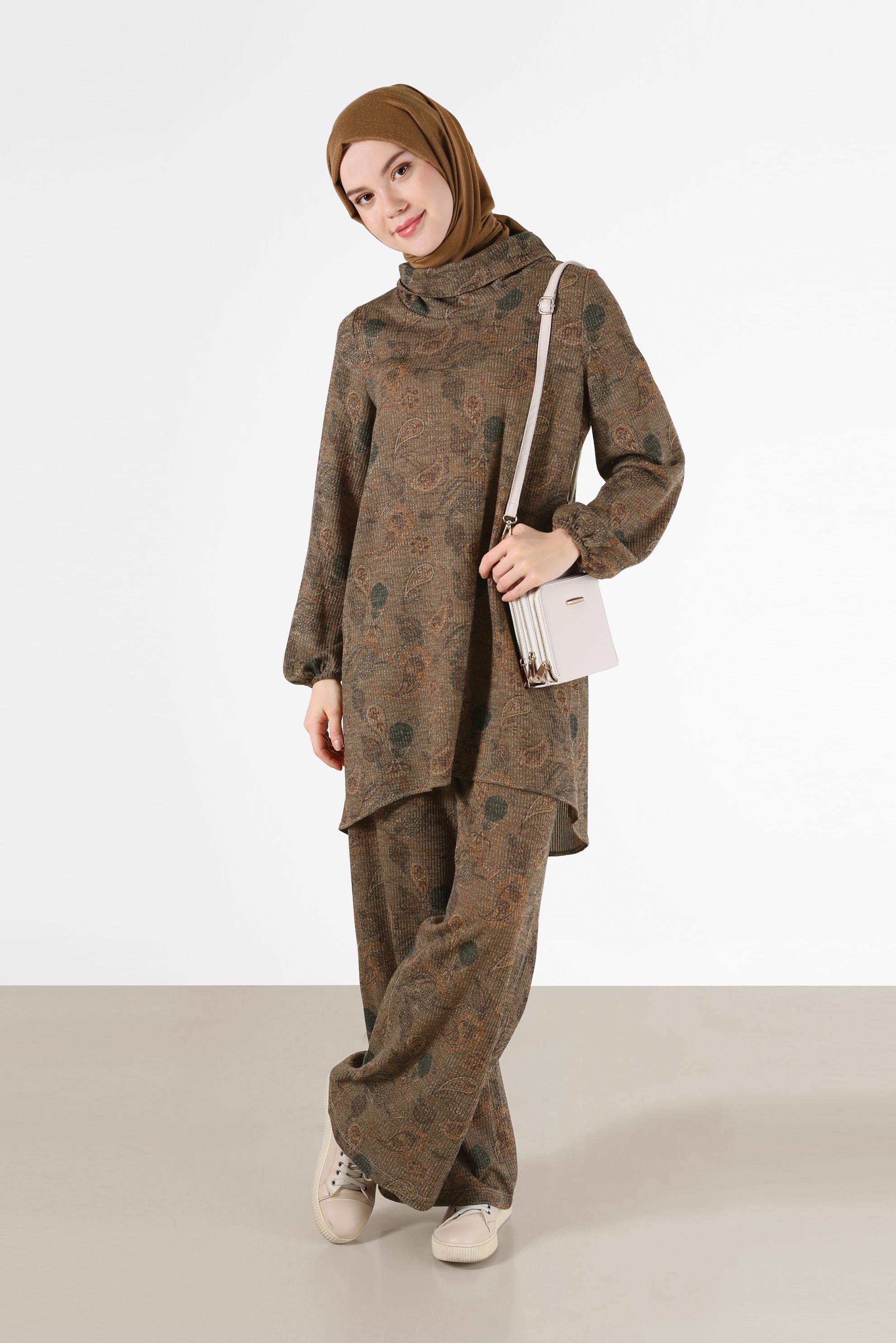 Tesettür giyim VİZON MANŞETLERİ LASTİKLİ BALIKÇI YAKA DESENLİ İKİLİ PANT. TAKIM 42280 