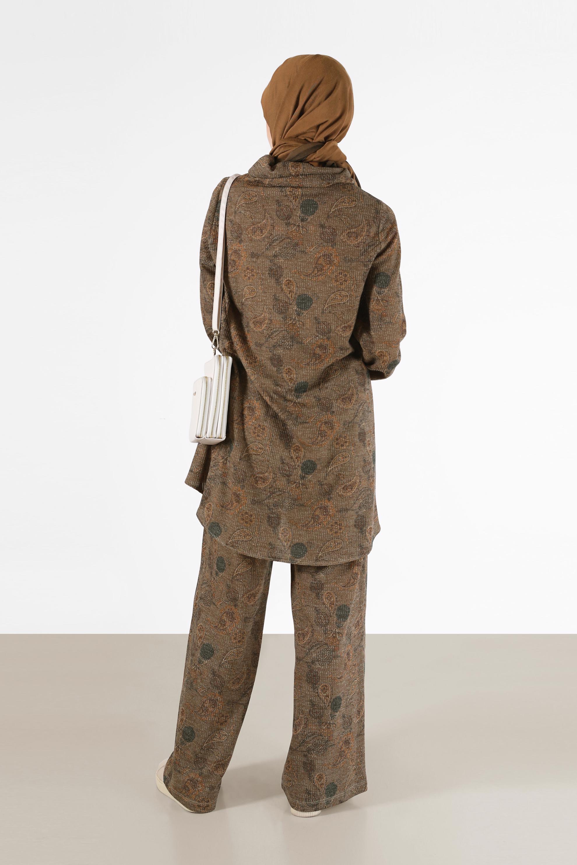 Tesettür giyim VİZON MANŞETLERİ LASTİKLİ BALIKÇI YAKA DESENLİ İKİLİ PANT. TAKIM 42280 