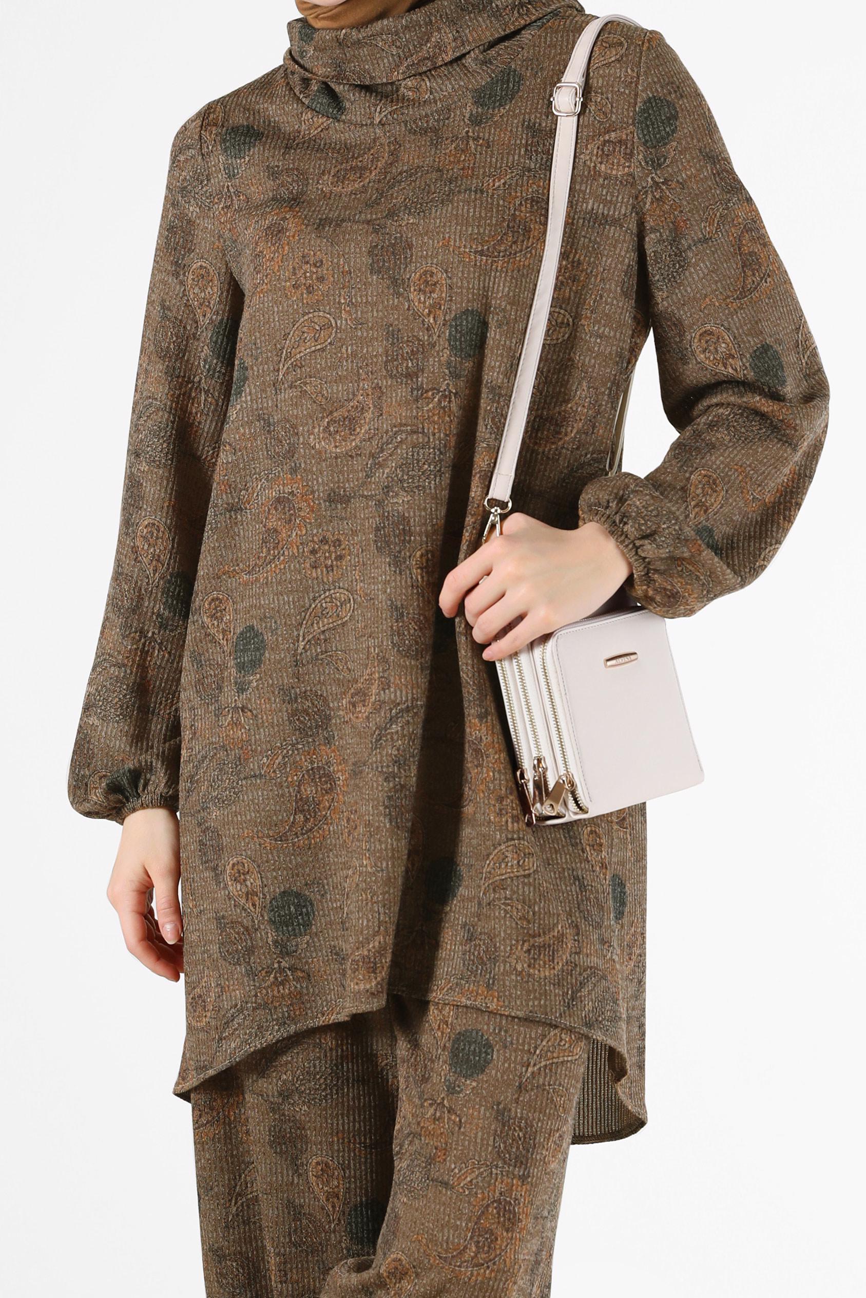 Tesettür giyim VİZON MANŞETLERİ LASTİKLİ BALIKÇI YAKA DESENLİ İKİLİ PANT. TAKIM 42280 