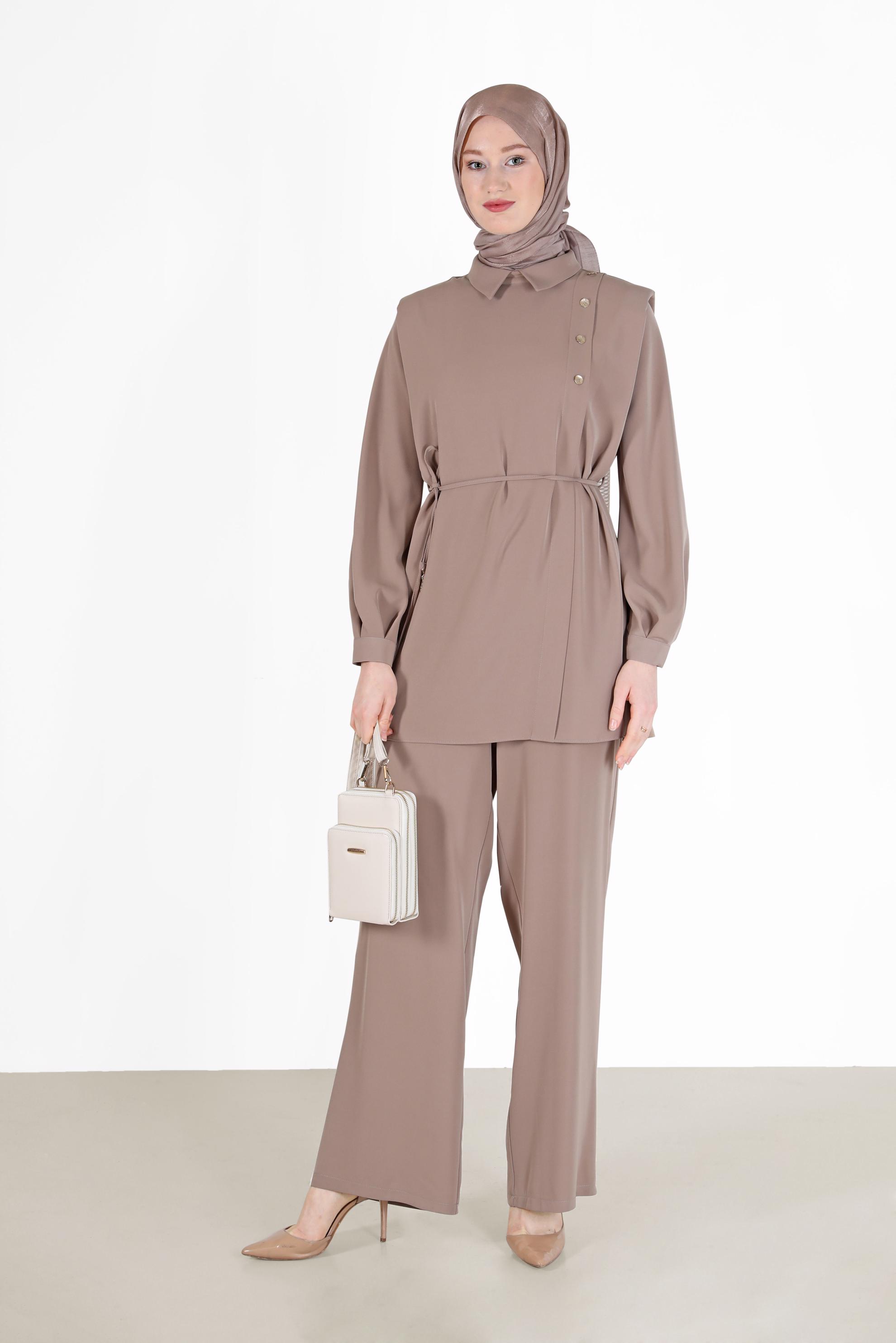 Tesettür giyim BEJ BELİ BAĞLAMALI DÜĞME DETAYLI İKİLİ PANT.TAKIM 42309 