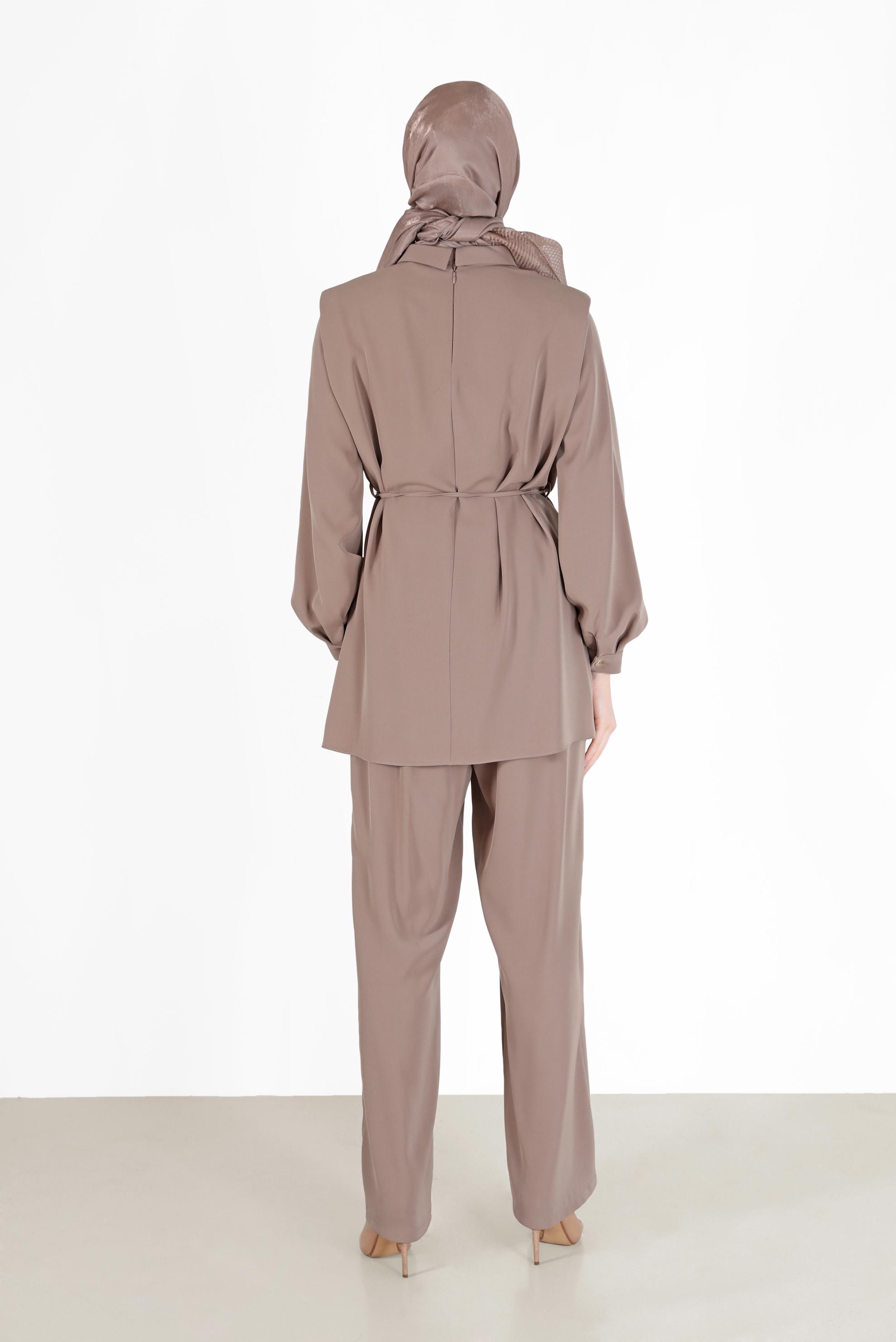 Tesettür giyim BEJ BELİ BAĞLAMALI DÜĞME DETAYLI İKİLİ PANT.TAKIM 42309 