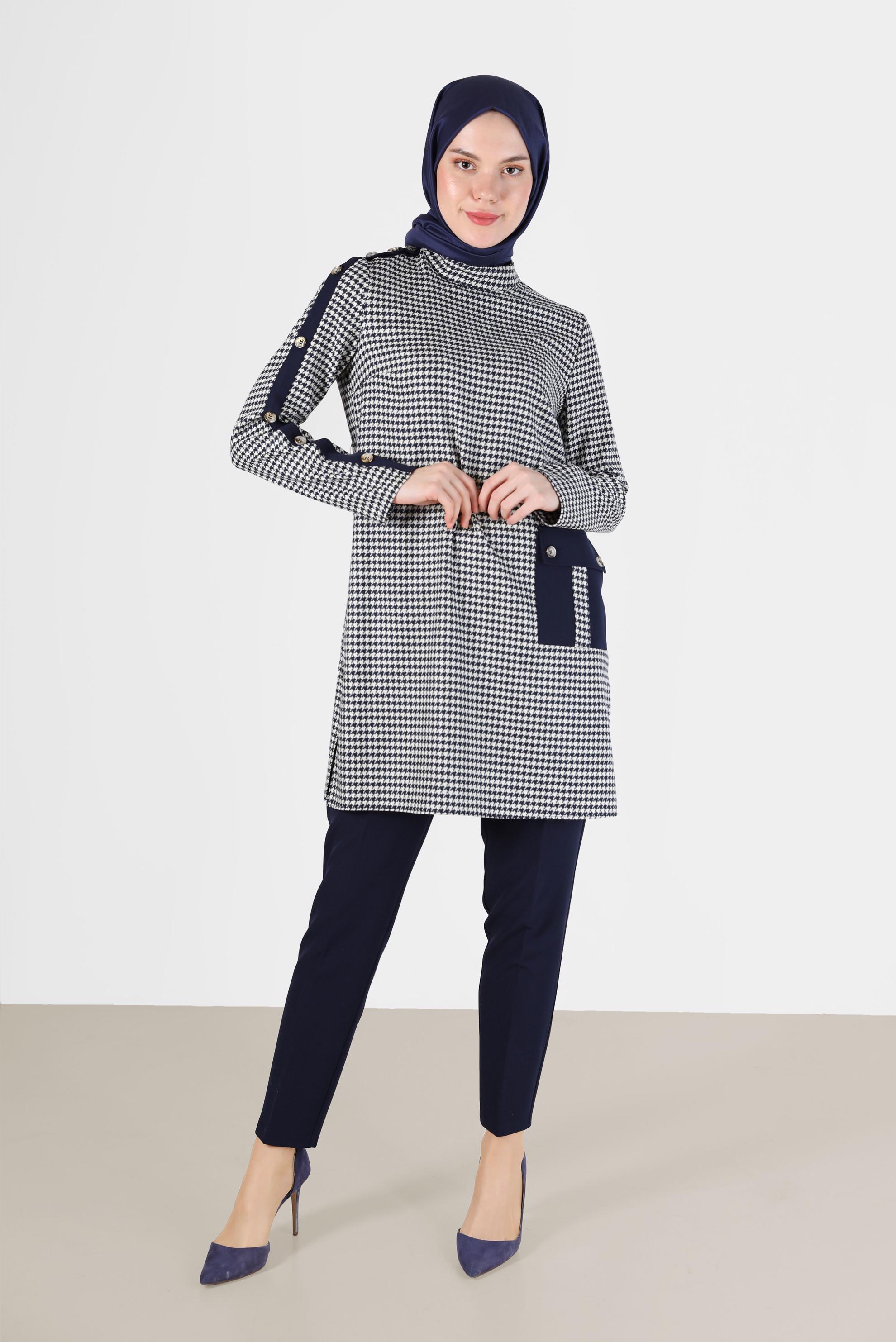 Tesettür giyim LACİVERT DÜĞME VE CEP DETAYLI KAZAYAĞI DESEN İKİLİ PANT. TAKIM 42317 