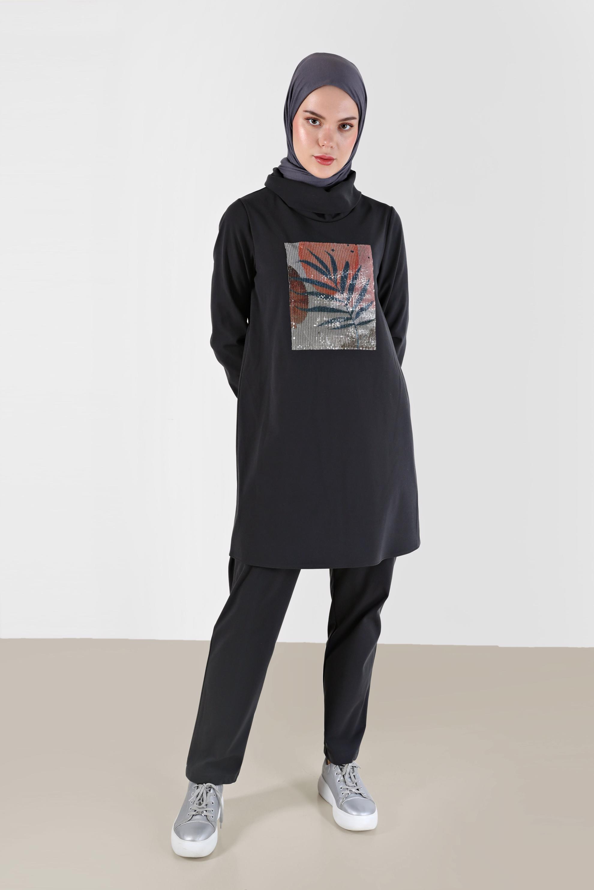 Tesettür giyim GRİ PUL PAYET DETAYLI DESENLİ DEGAJE YAKA İKİLİ PANT. TAKIM 42369	