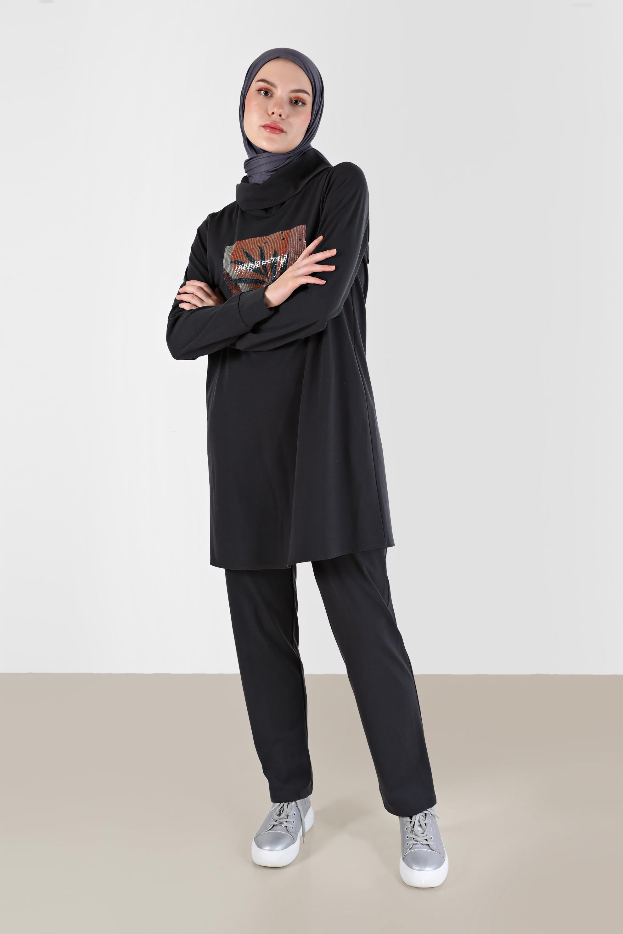 Tesettür giyim GRİ PUL PAYET DETAYLI DESENLİ DEGAJE YAKA İKİLİ PANT. TAKIM 42369	