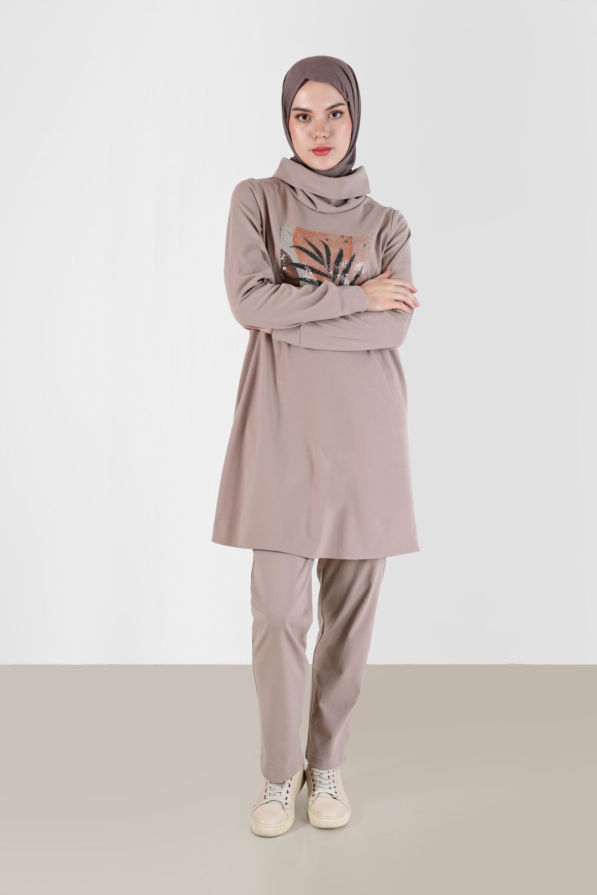 Tesettür giyim PUDRA PUL PAYET DETAYLI DESENLİ DEGAJE YAKA İKİLİ PANT. TAKIM 42369	