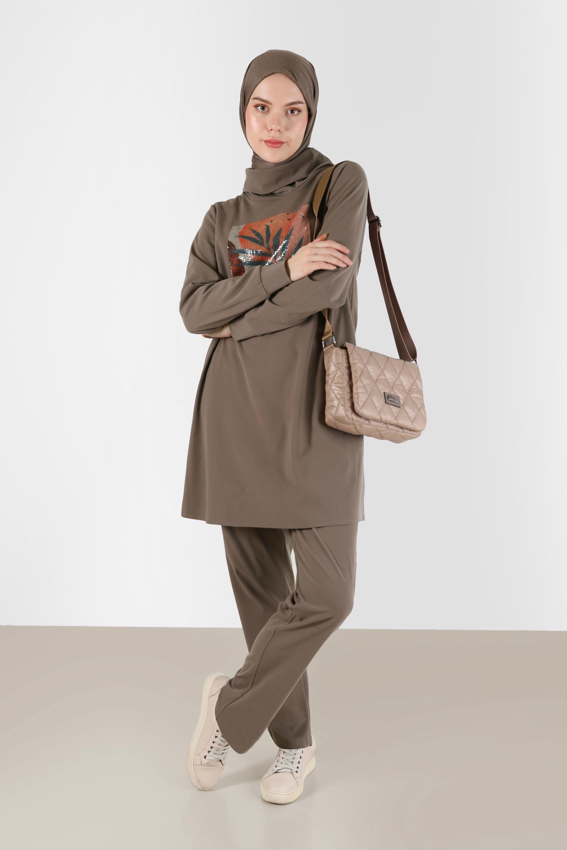 Tesettür giyim VİZON PUL PAYET DETAYLI DESENLİ DEGAJE YAKA İKİLİ PANT. TAKIM 42369	