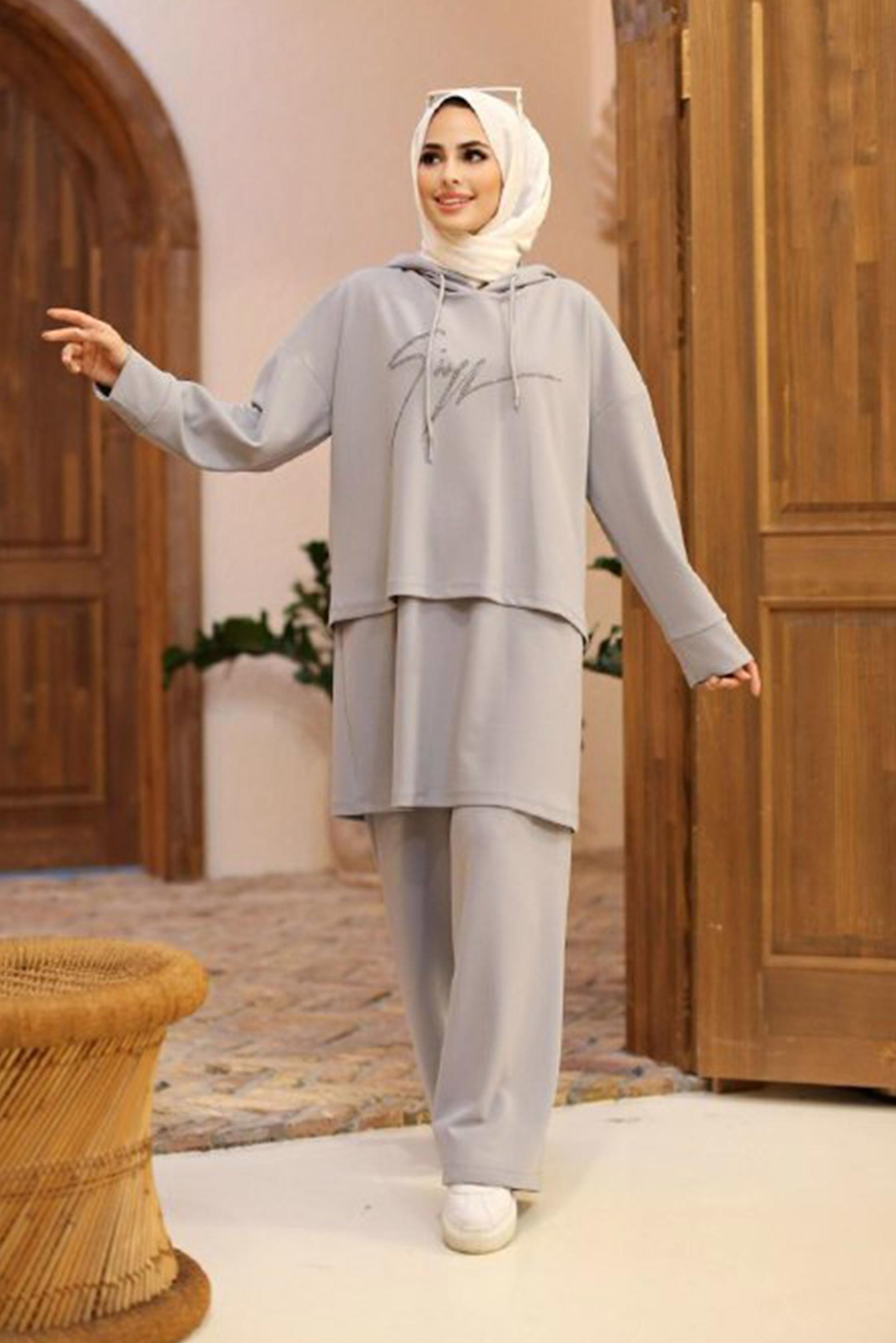 Tesettür giyim GRİ YAZI BASKILI KAPÜŞONLU KATLI İKİLİ PANT. TAKIM 42487 
