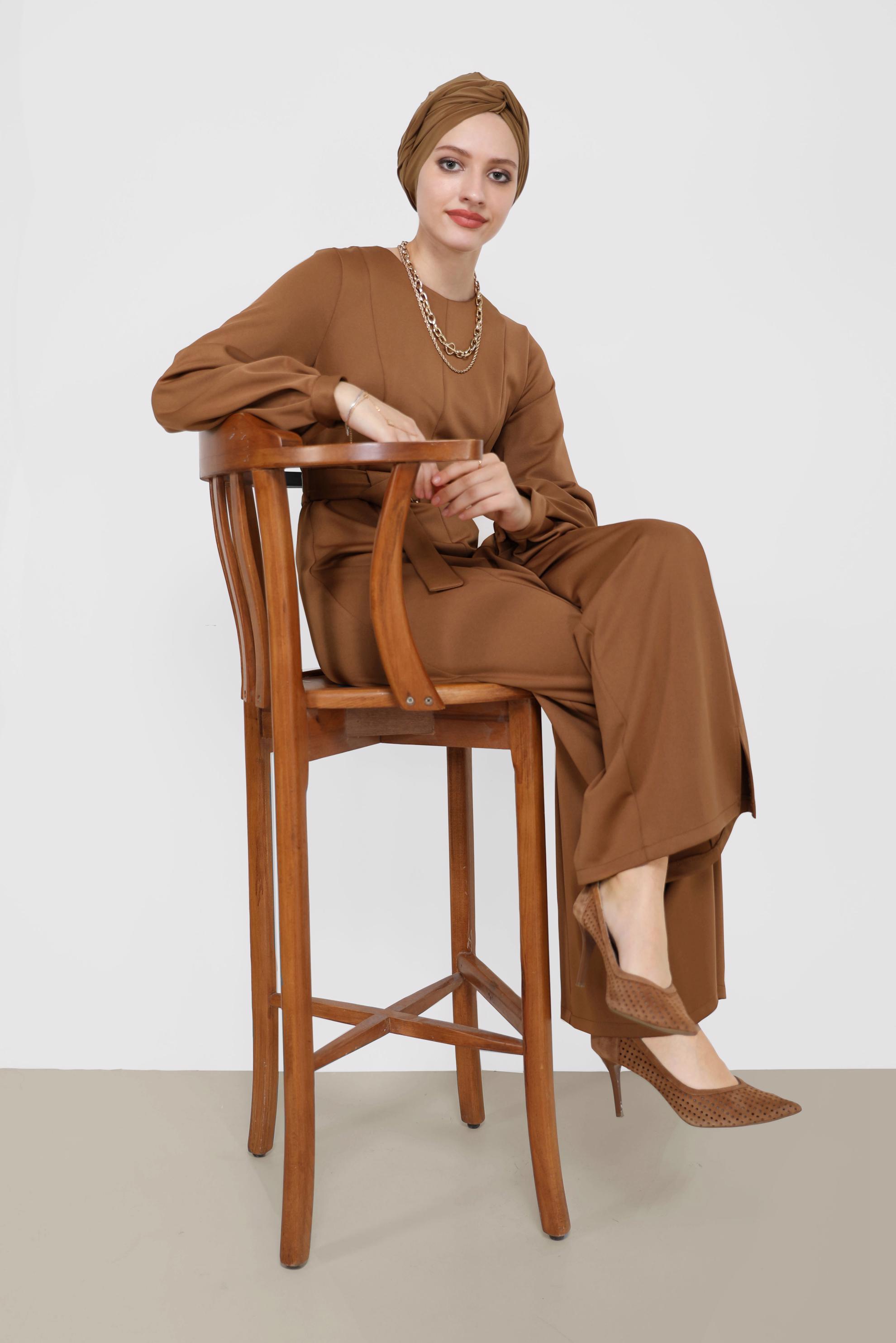 Tesettür giyim KAHVE YIRTMAÇ DETAYLI KUŞAKLI TULUM 42196 