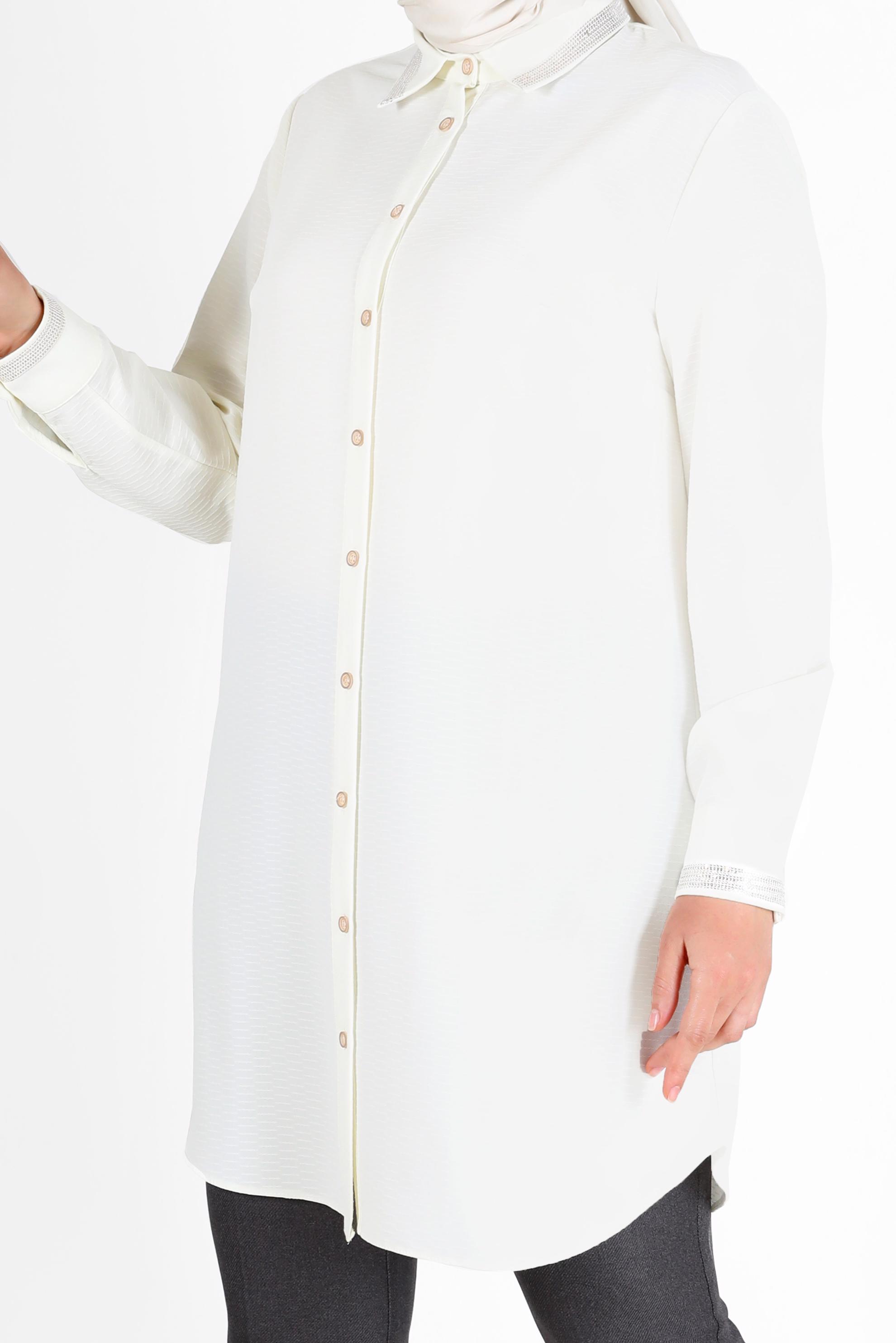 Tesettür giyim BEYAZ YAKASI VE MANŞETLERİ TAŞ DETAYLI BOYDAN DÜĞMELİ TUNİK 20182 