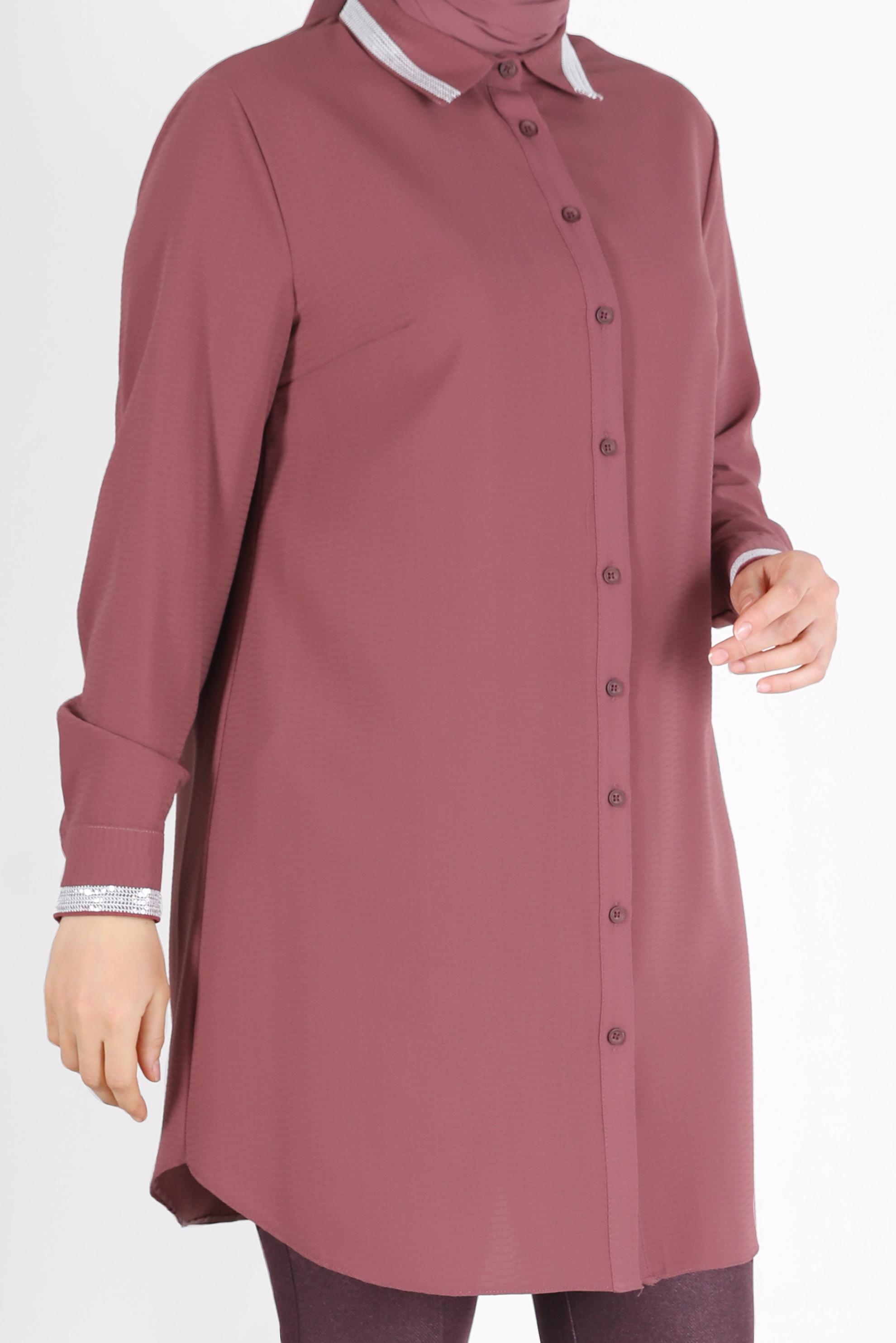Tesettür giyim PUDRA YAKASI VE MANŞETLERİ TAŞ DETAYLI BOYDAN DÜĞMELİ TUNİK 20182 