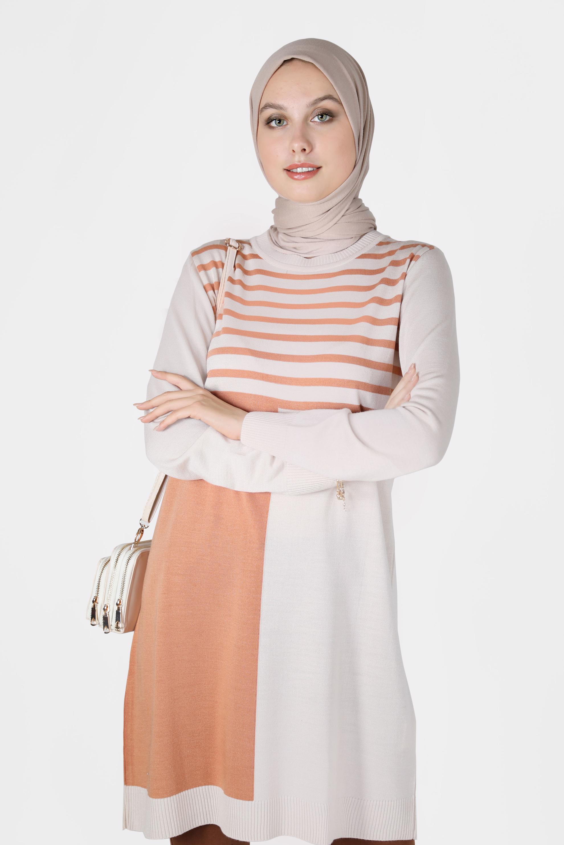 Tesettür giyim PEMBE ŞERİT DETAYLI İKİ RENKLİ TRİKO TUNİK 42005 
