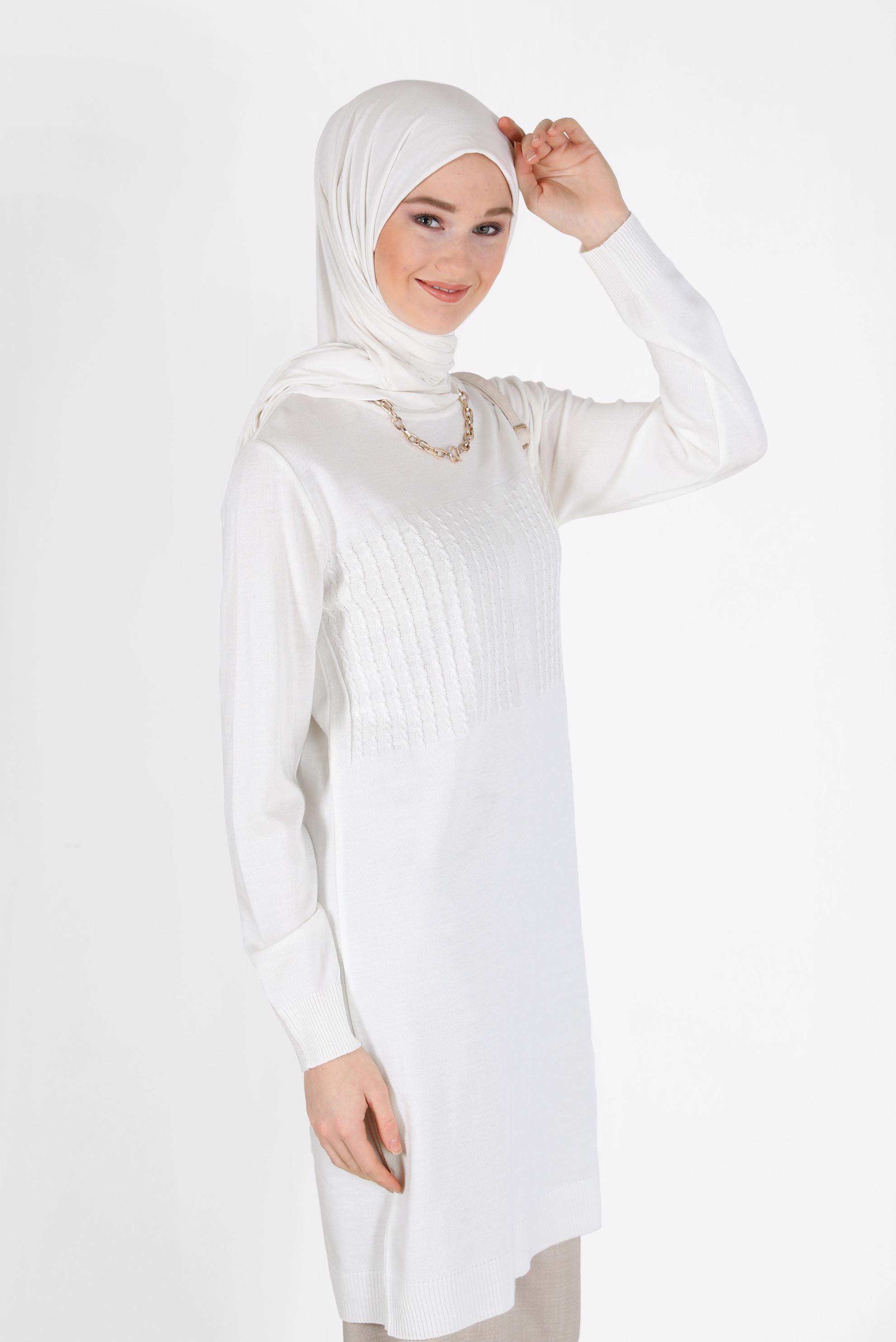 Tesettür giyim BEYAZ KENDİNDEN DESENLİ TRİKO TUNİK 42007	