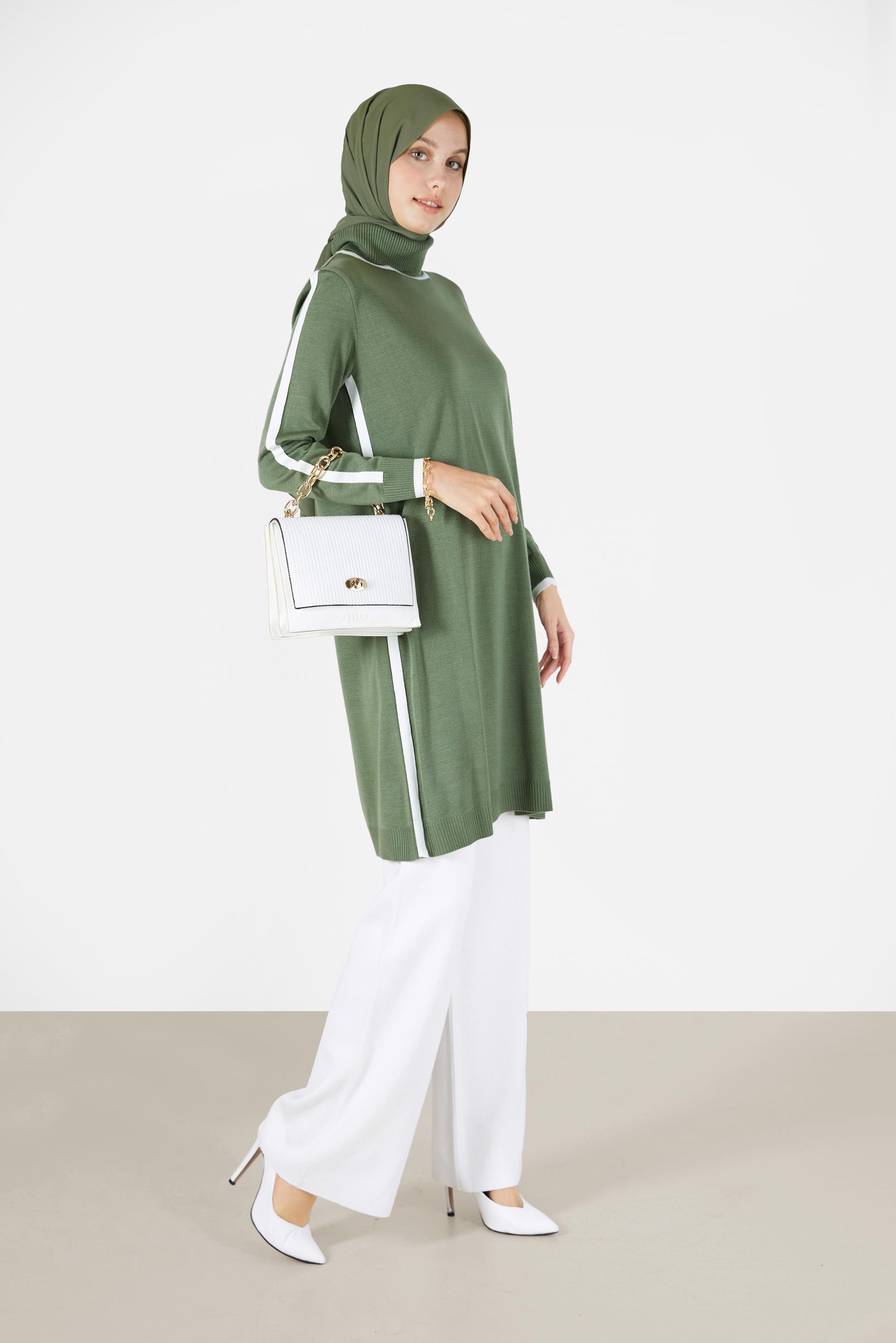 Tesettür giyim YEŞİL ŞERİT DETAYLI TRİKO TUNİK 42009 