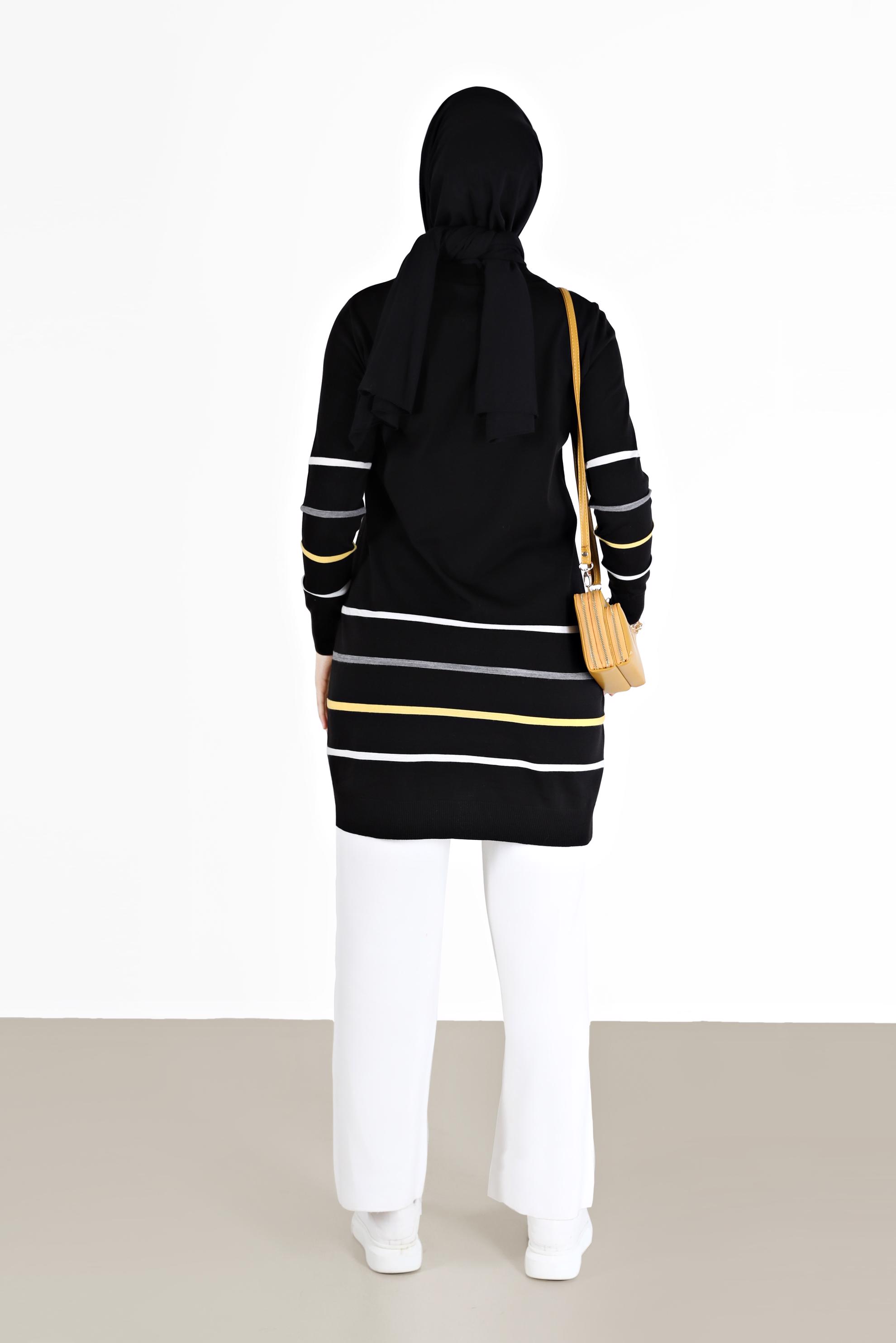 Tesettür giyim SİYAH RENKLİ ŞERİT DETAYLI POLO YAKA TRİKO TUNİK 42019 