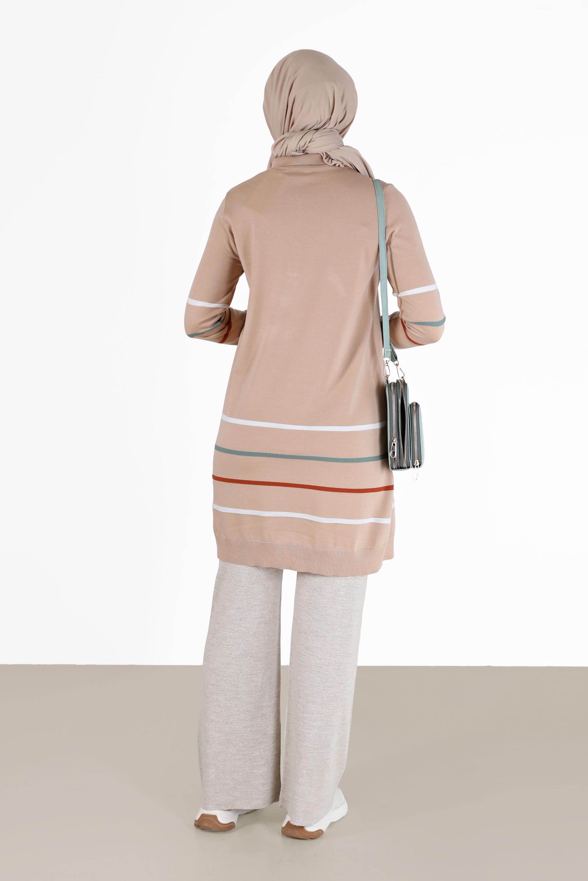 Tesettür giyim BEJ RENKLİ ŞERİT DETAYLI POLO YAKA TRİKO TUNİK 42019 