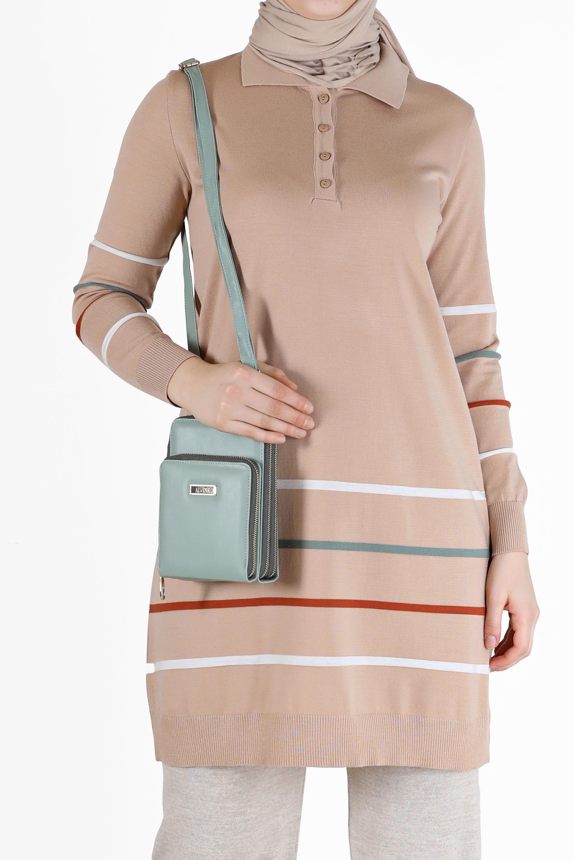 Tesettür giyim BEJ RENKLİ ŞERİT DETAYLI POLO YAKA TRİKO TUNİK 42019 