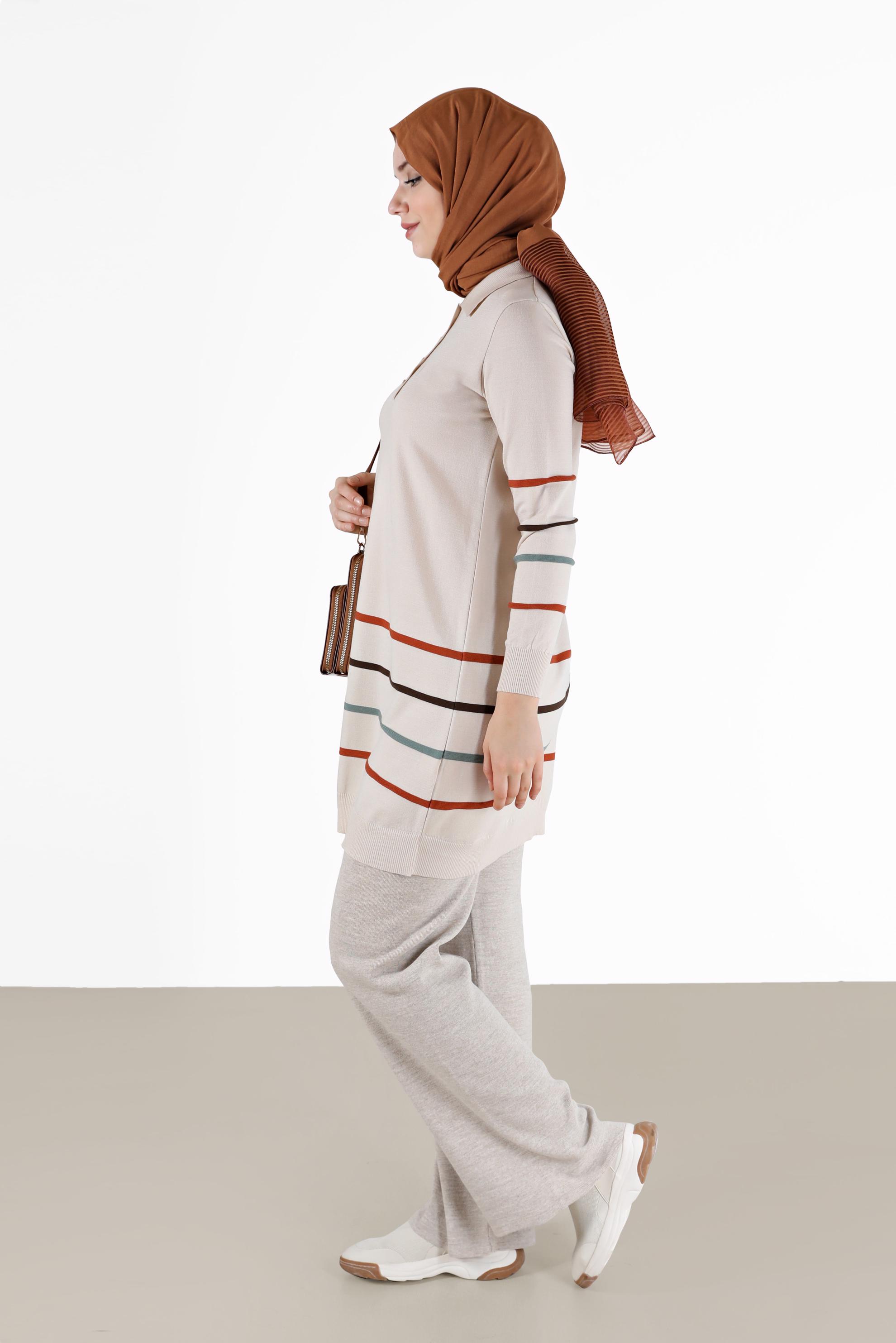 Tesettür giyim BEJ RENKLİ ŞERİT DETAYLI POLO YAKA TRİKO TUNİK 42019 