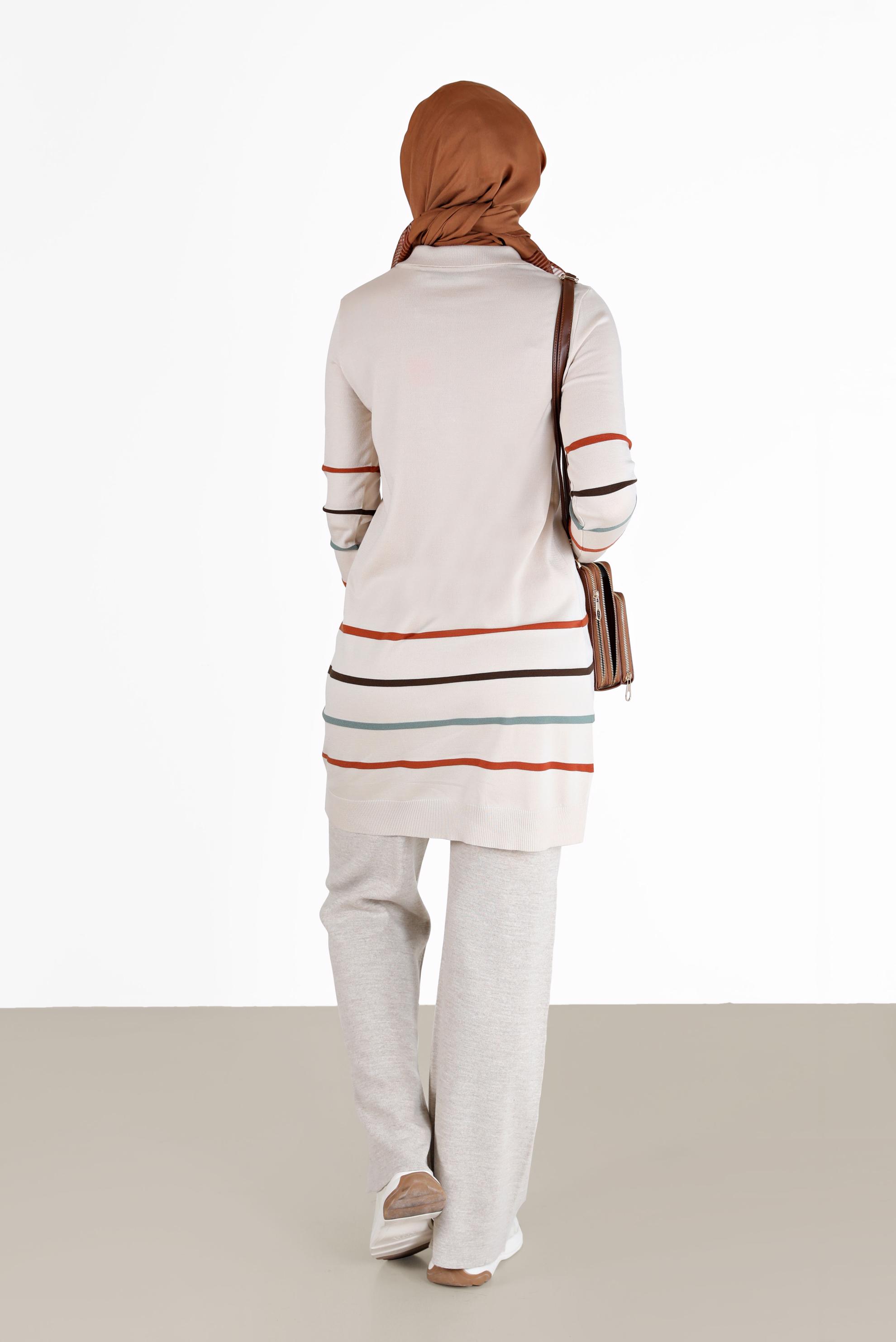 Tesettür giyim BEJ RENKLİ ŞERİT DETAYLI POLO YAKA TRİKO TUNİK 42019 