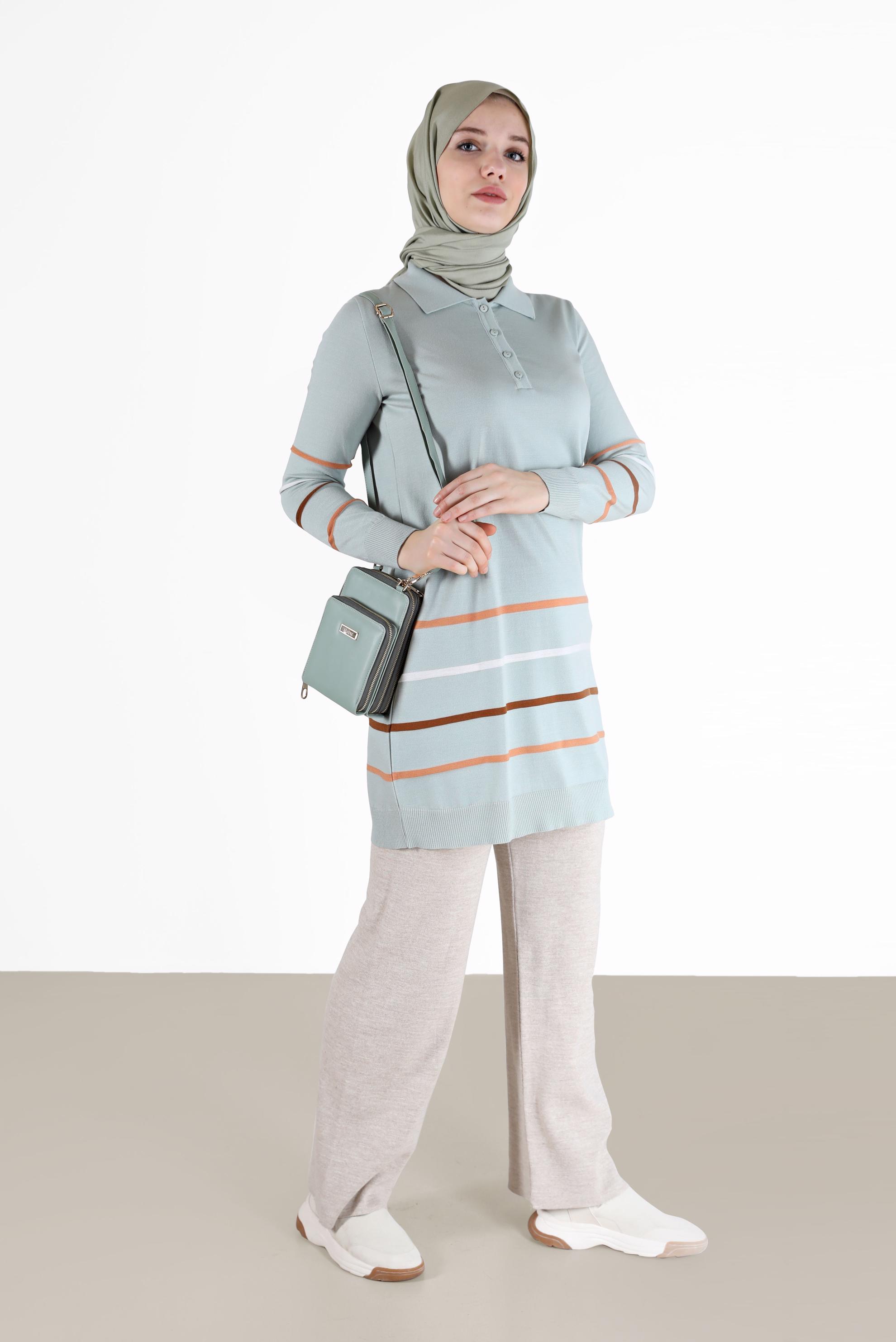 Tesettür giyim YEŞİL RENKLİ ŞERİT DETAYLI POLO YAKA TRİKO TUNİK 42019 