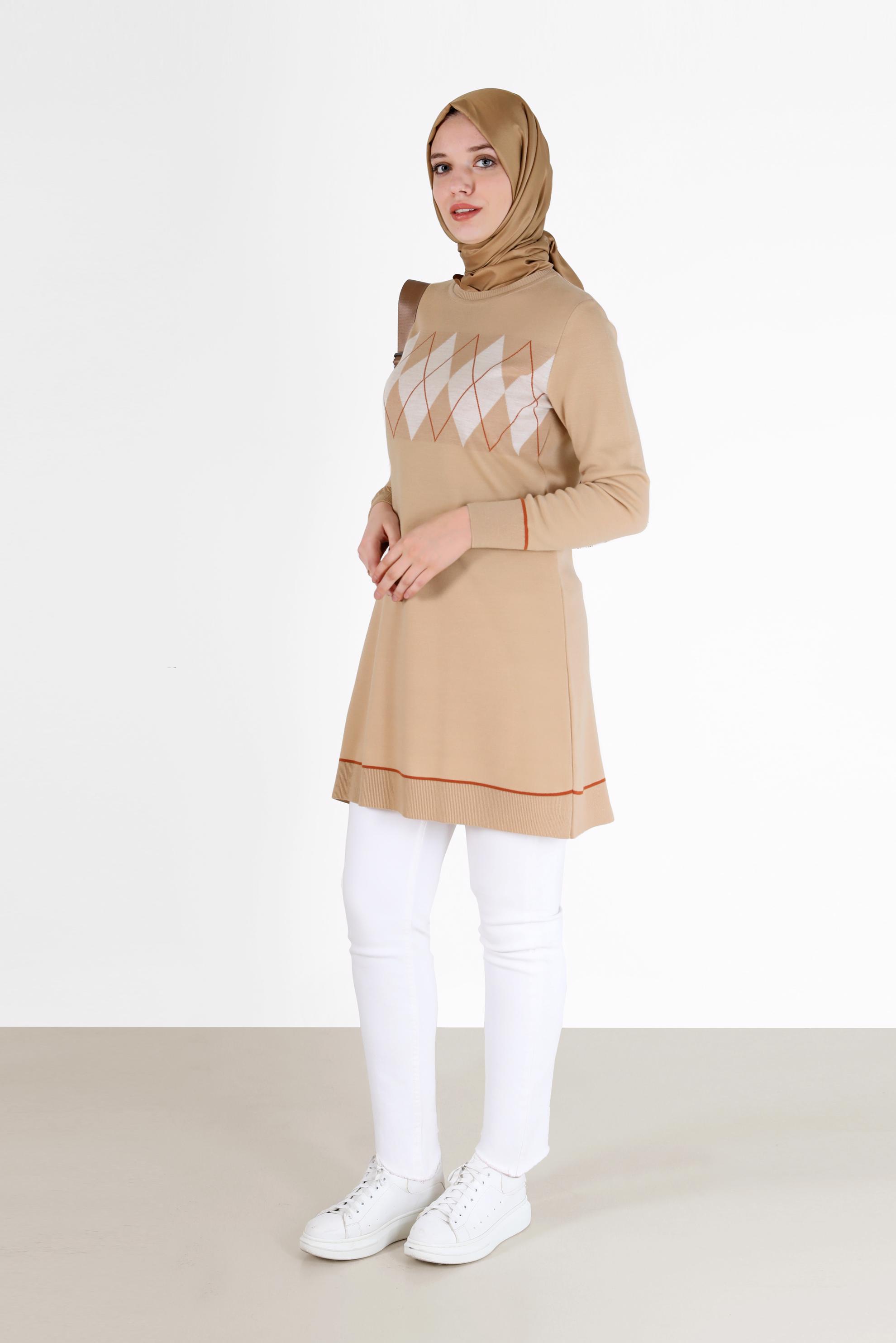 Tesettür giyim BEJ BAKLAVA DESEN DETAYLI TRİKO TUNİK 42020 