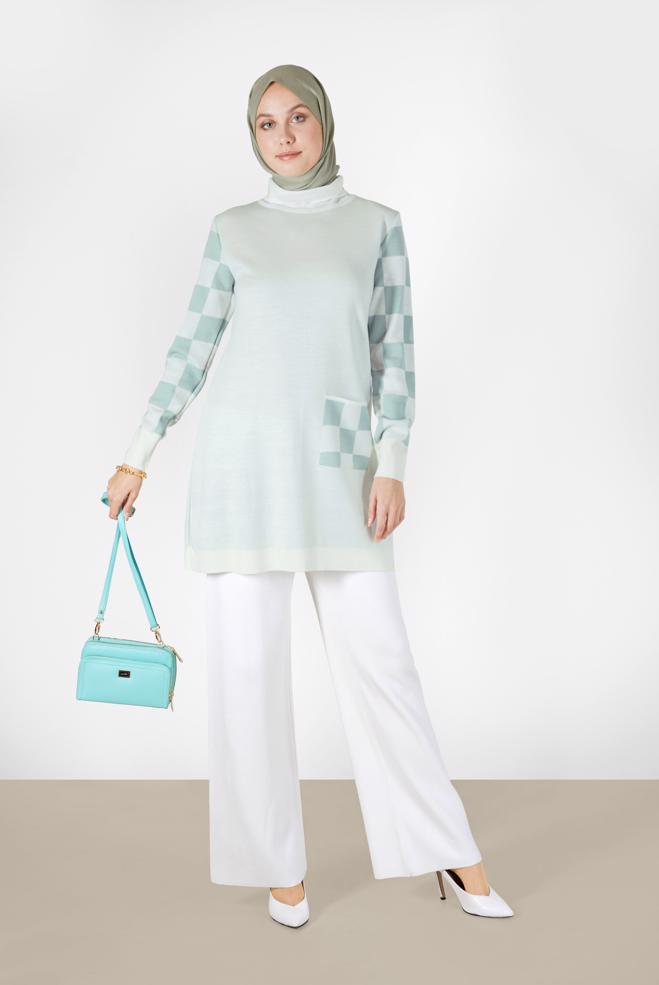 Tesettür giyim BEYAZ KARE DESENLİ CEPLİ TRİKO TUNİK 42022  - ALVİNA