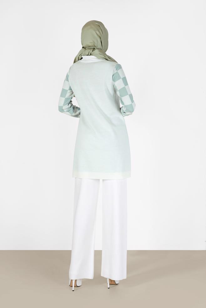 Tesettür giyim BEYAZ KARE DESENLİ CEPLİ TRİKO TUNİK 42022  - ALVİNA