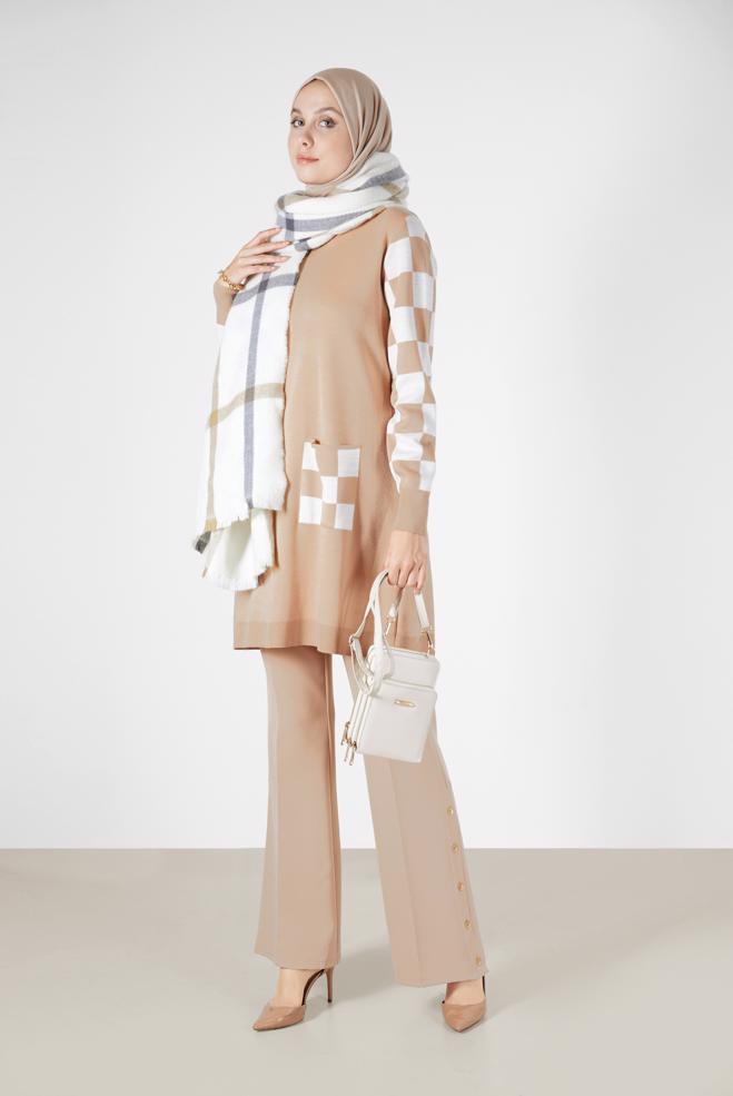 Tesettür giyim BEJ KARE DESENLİ CEPLİ TRİKO TUNİK 42022  - ALVİNA