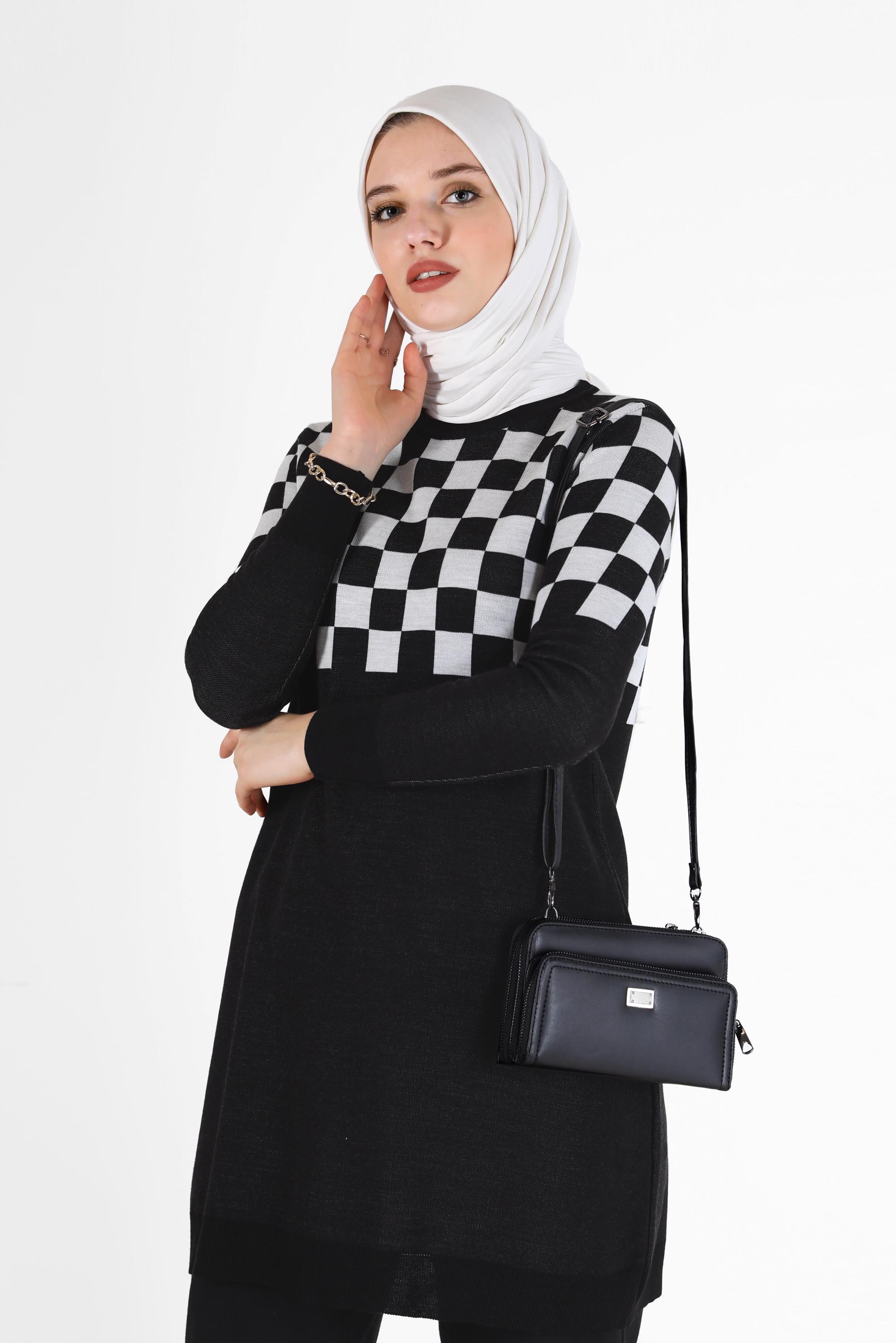 Tesettür giyim SİYAH KARE DESENLİ TRİKO TUNİK 42023 