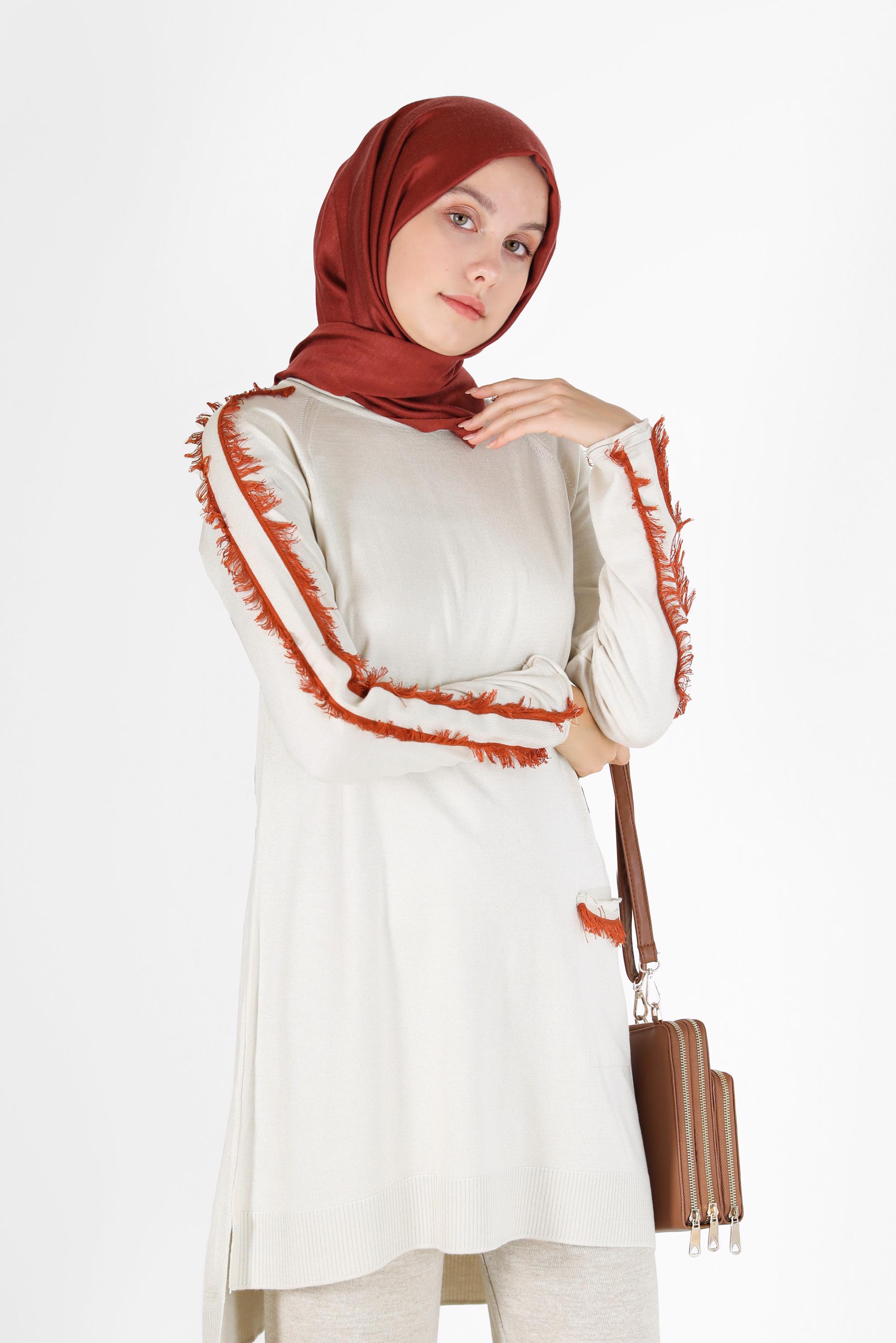 Tesettür giyim BEJ CEP DETAYLI PÜSKÜLLÜ TRİKO TUNİK 42030 