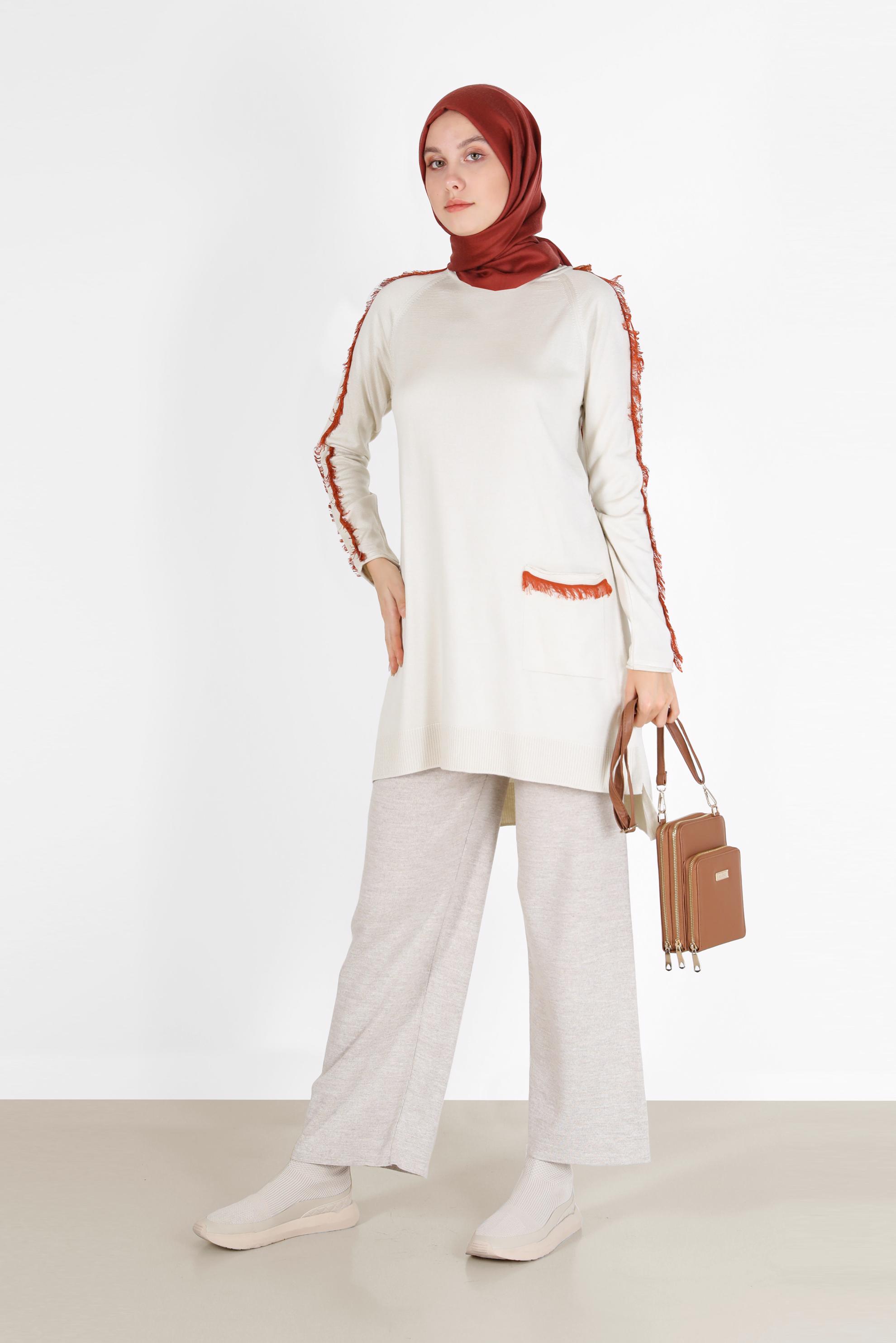 Tesettür giyim BEJ CEP DETAYLI PÜSKÜLLÜ TRİKO TUNİK 42030 