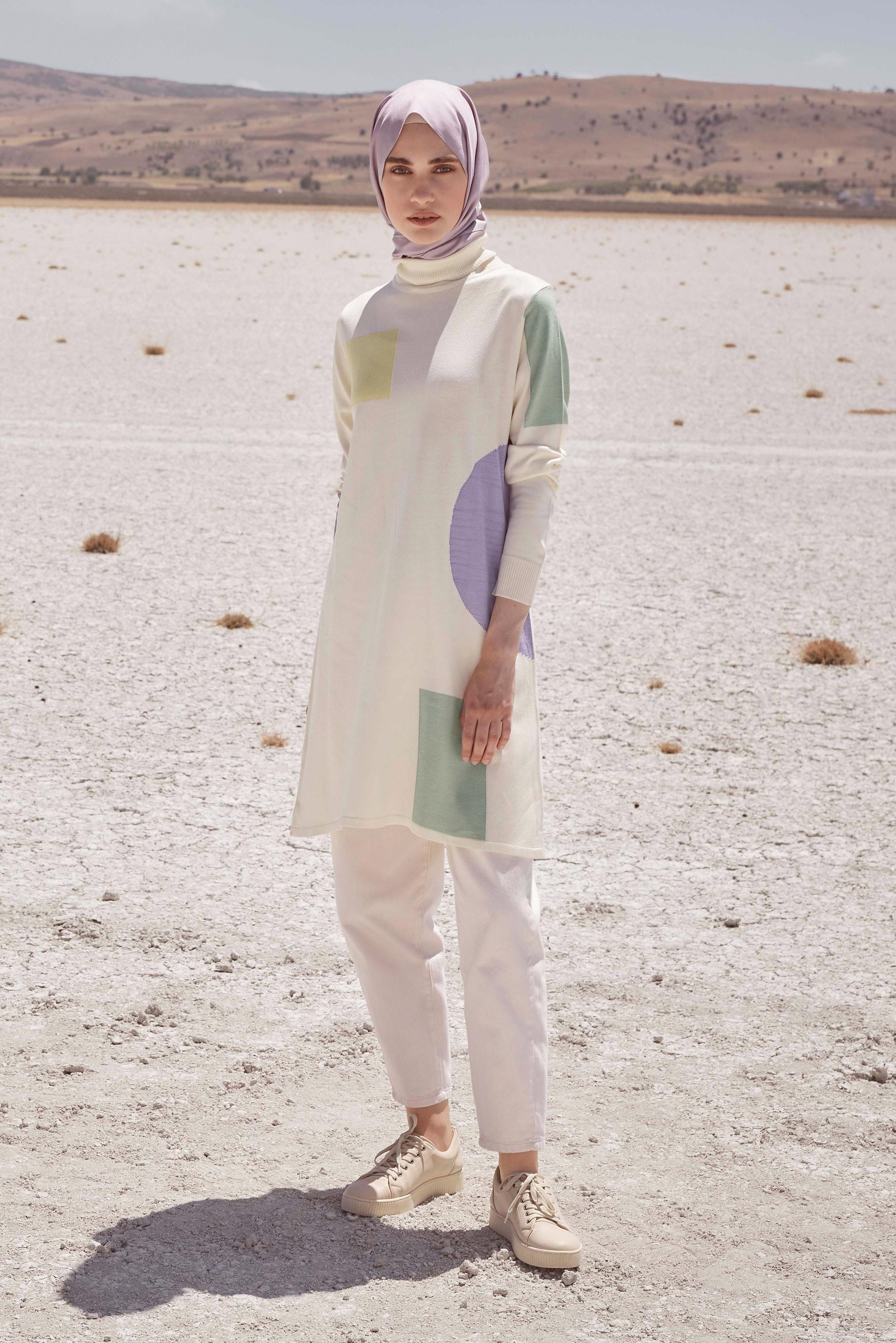 Tesettür giyim BEYAZ DESENLİ BALIKÇI YAKA TRİKO TUNİK 42035 