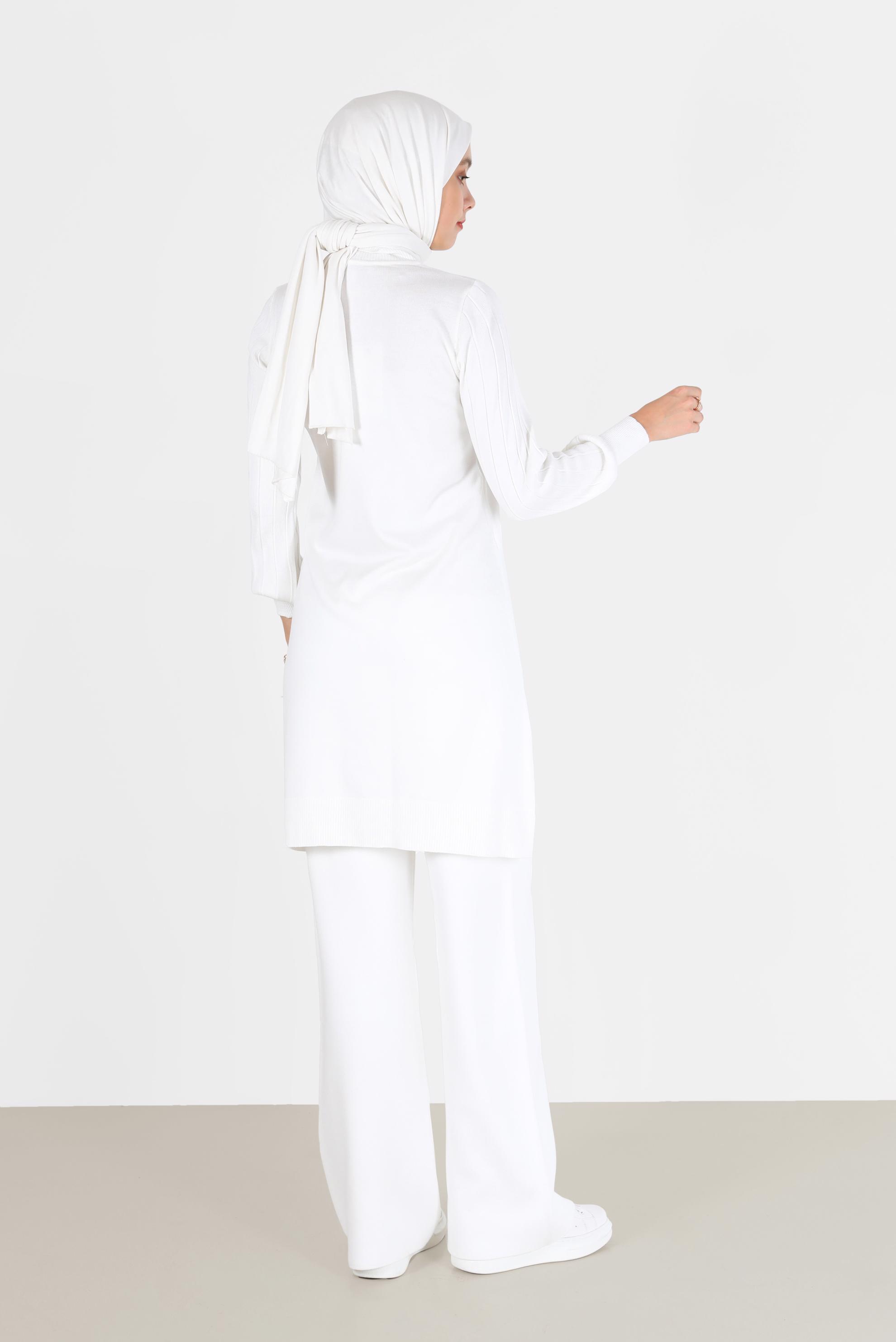 Tesettür giyim BEYAZ KOLLARI KENDİNDEN DESENLİ TRİKO TUNİK 42036 