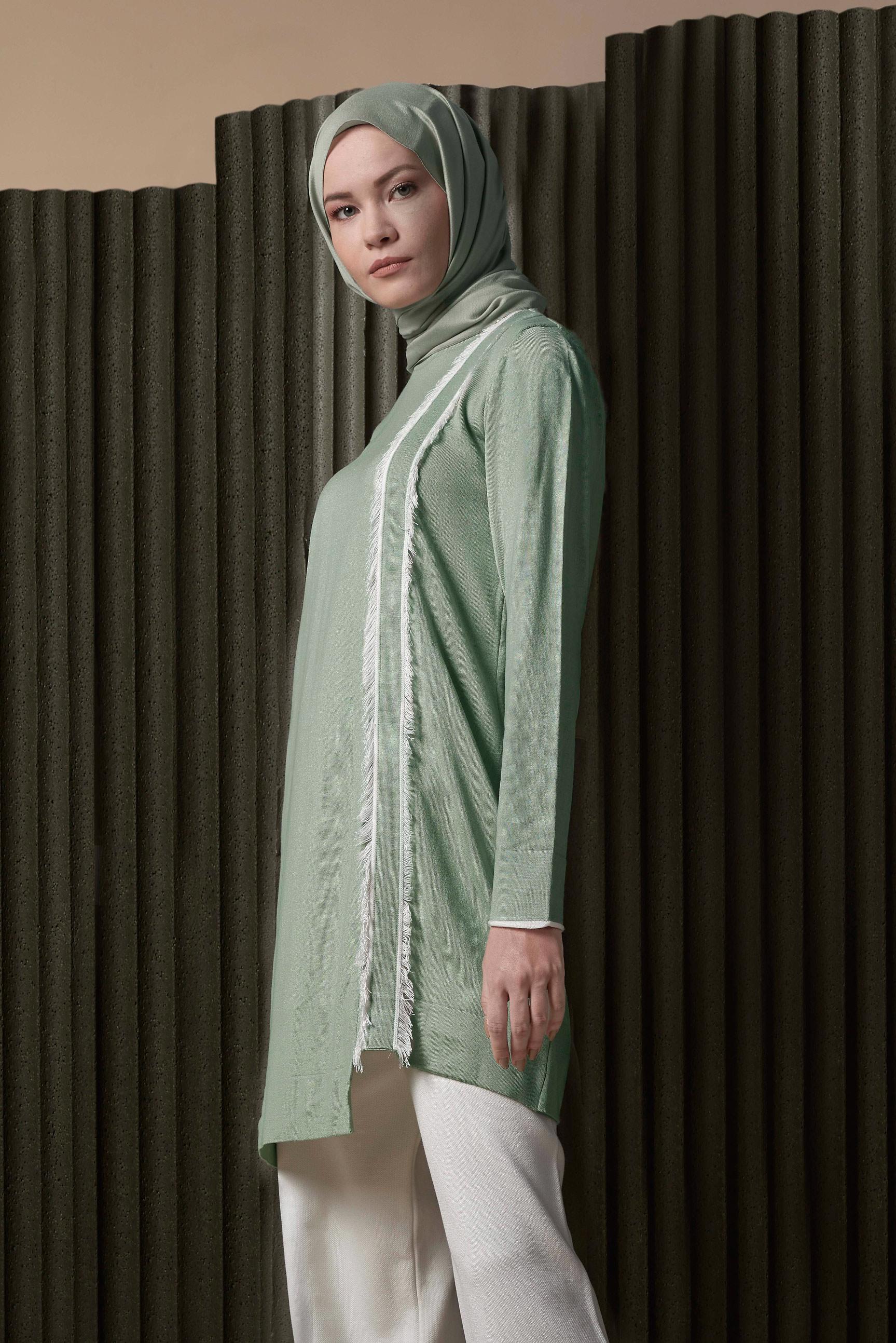 Tesettür giyim YEŞİL PÜSKÜL DETAYLI TRİKO TUNİK 42037 