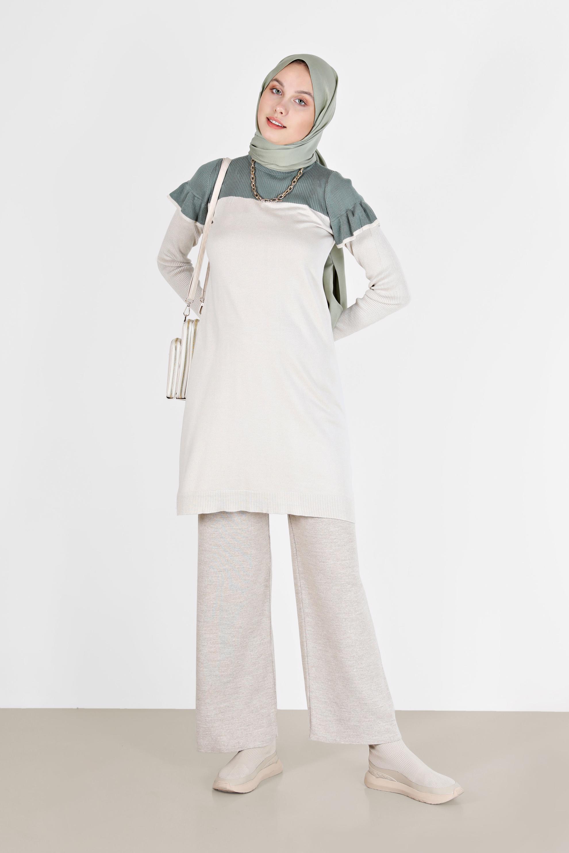 Tesettür giyim BEJ İKİ RENKLİ OMUZLARI FIRFIRLI TRİKO TUNİK 42040 