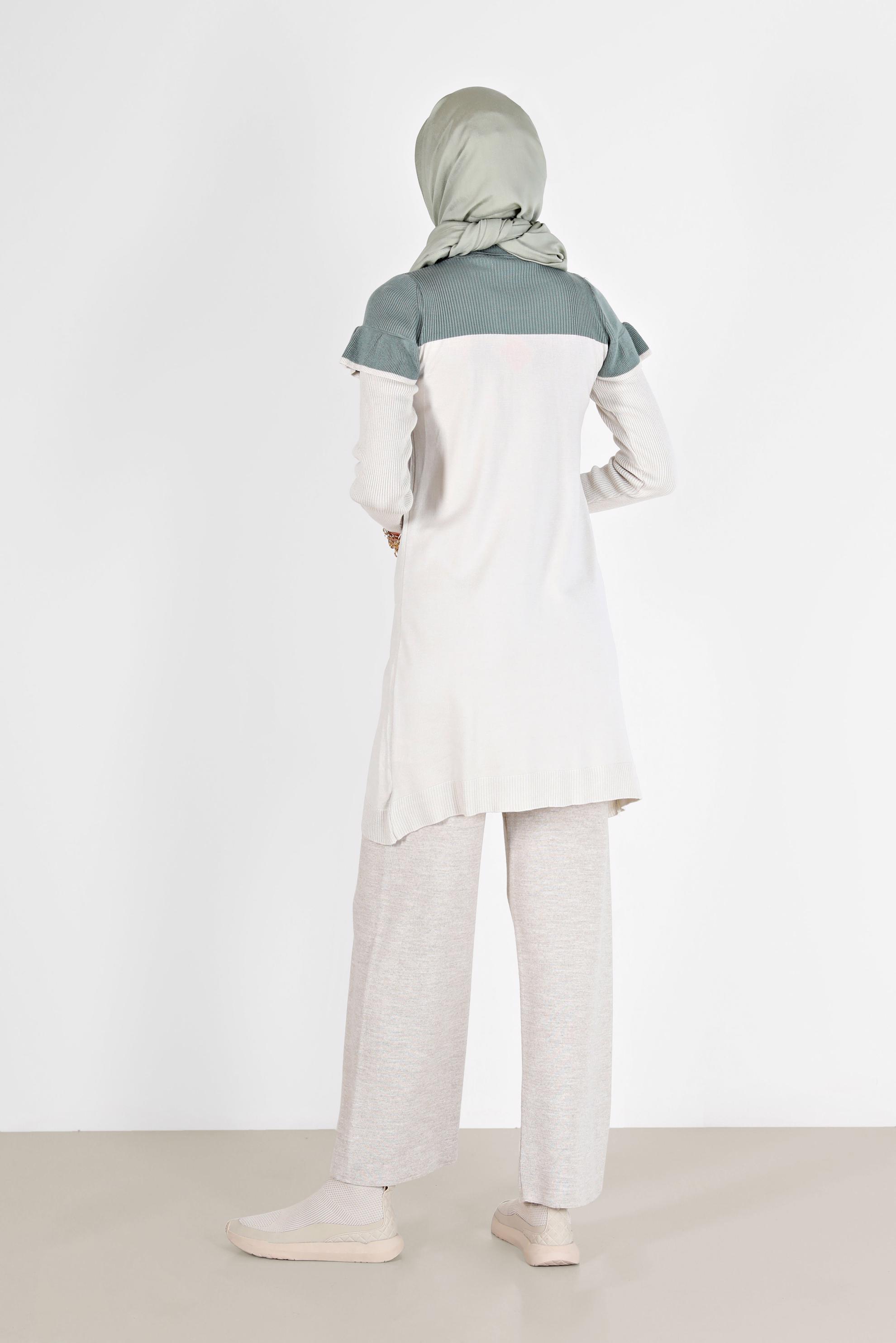 Tesettür giyim BEJ İKİ RENKLİ OMUZLARI FIRFIRLI TRİKO TUNİK 42040 